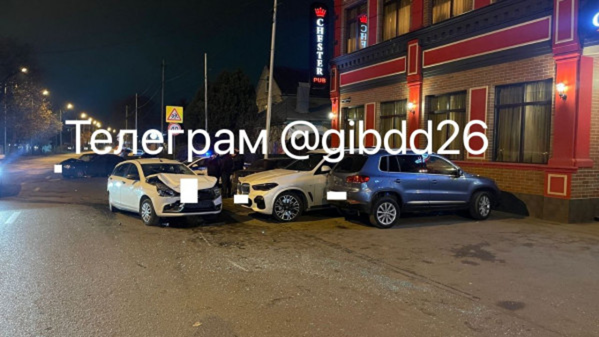 В Пятигорске 3 припаркованных автомобиля пострадали из-за нетрезвого водителя
