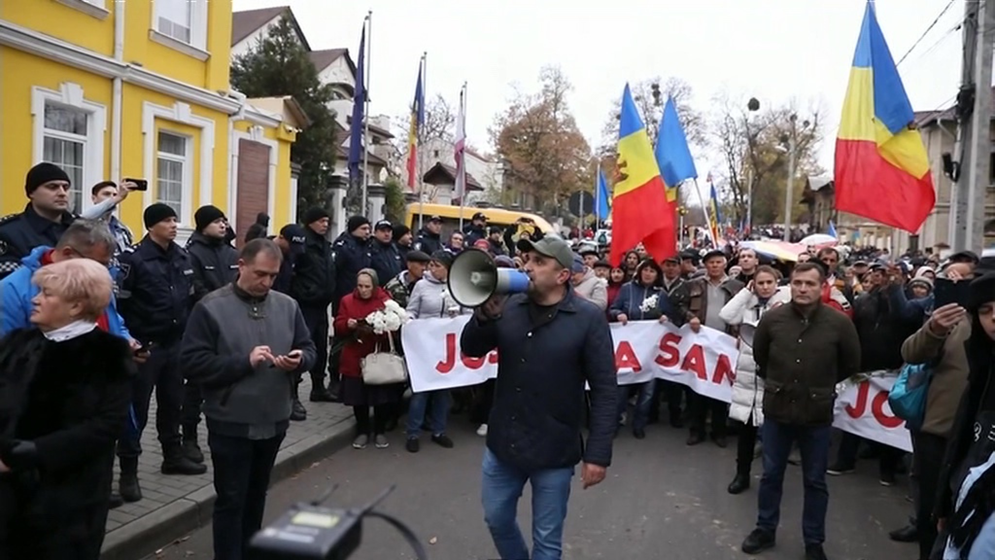 Европейцы вышли на акции протеста