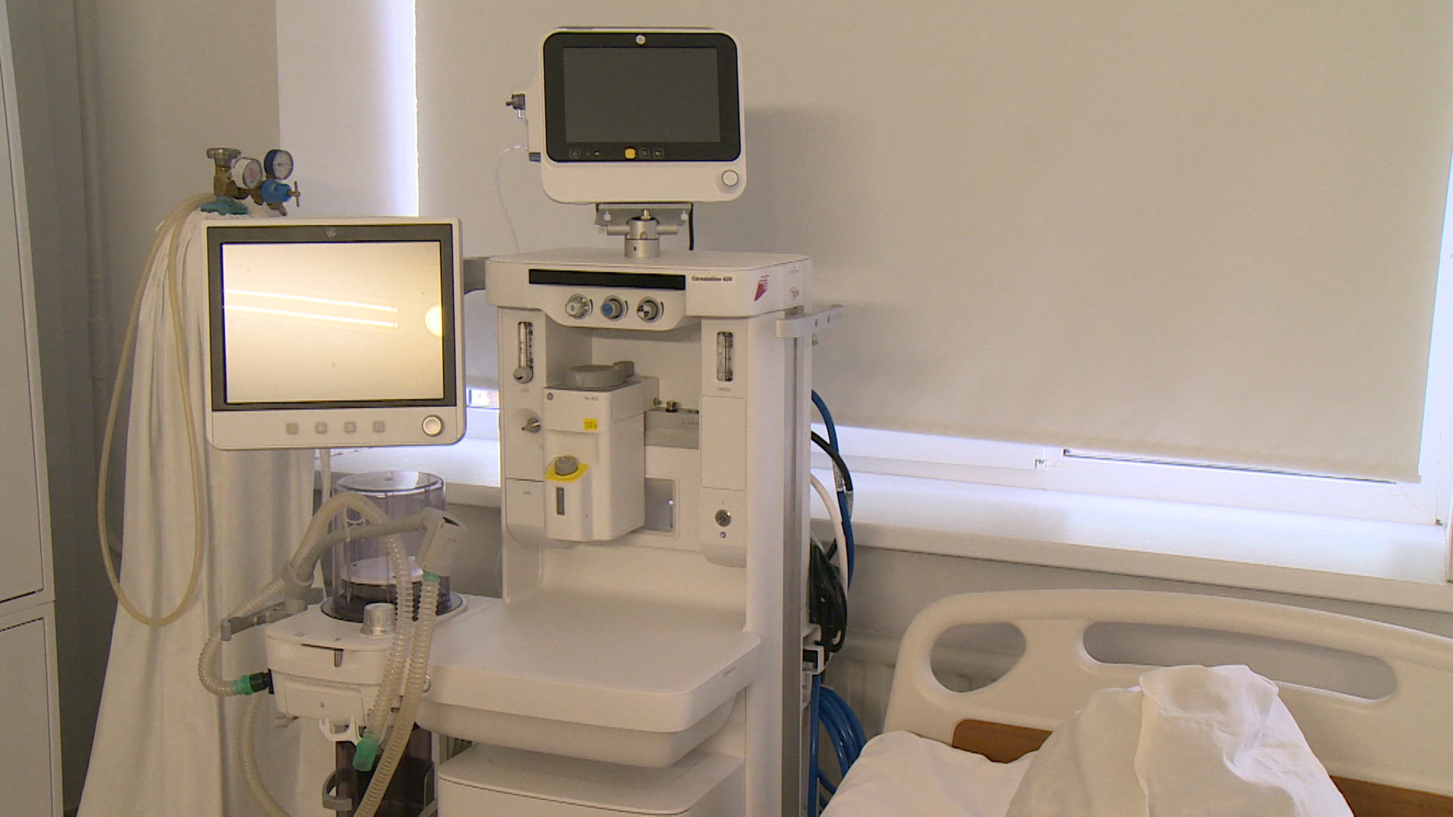 Для диагностики и лечения. Современную аппаратуру поставили в Дедовичскую больницу