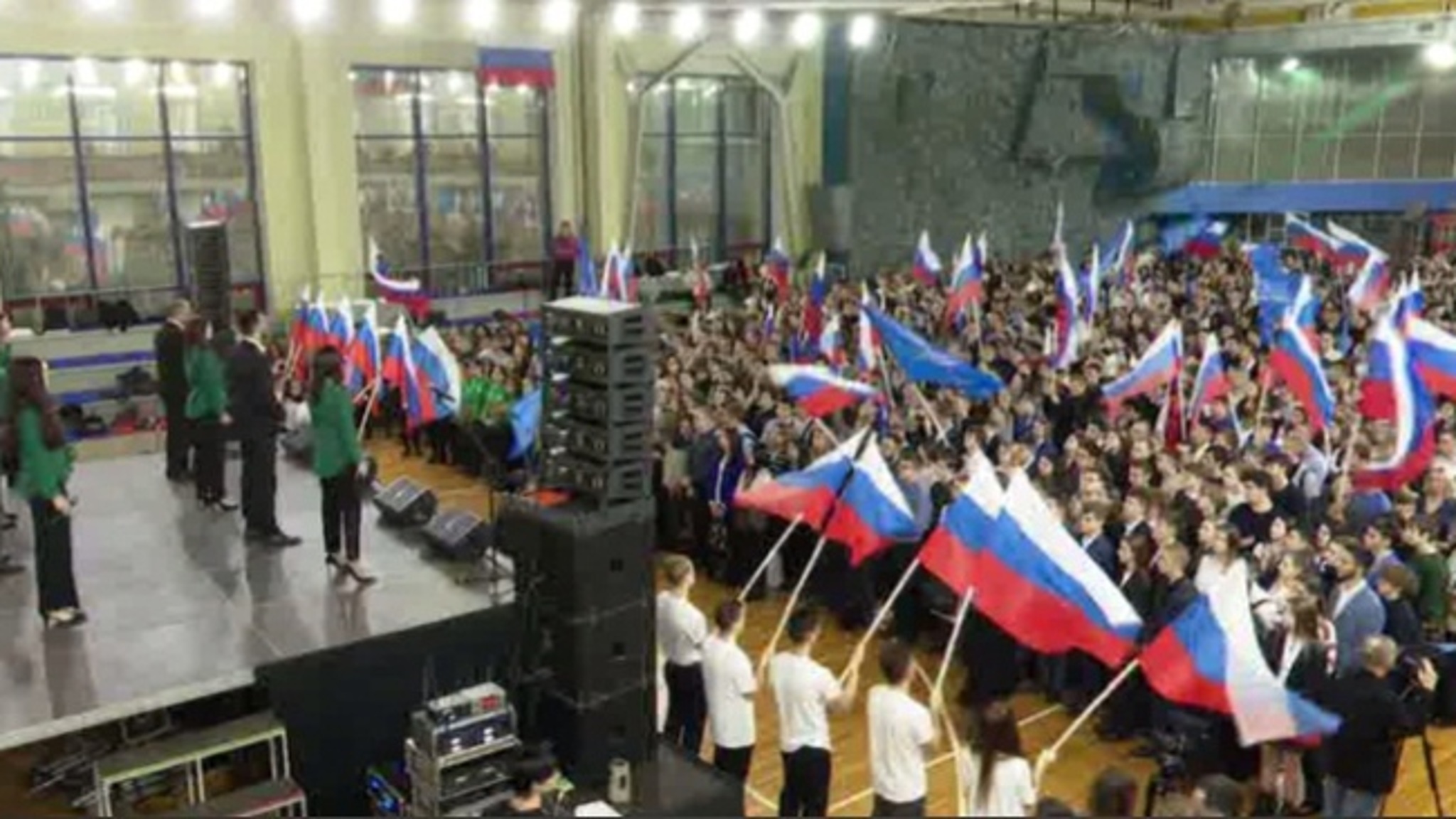 Саратовцы приняли участие в патриотической акции в поддержку Президента и спецоперации
