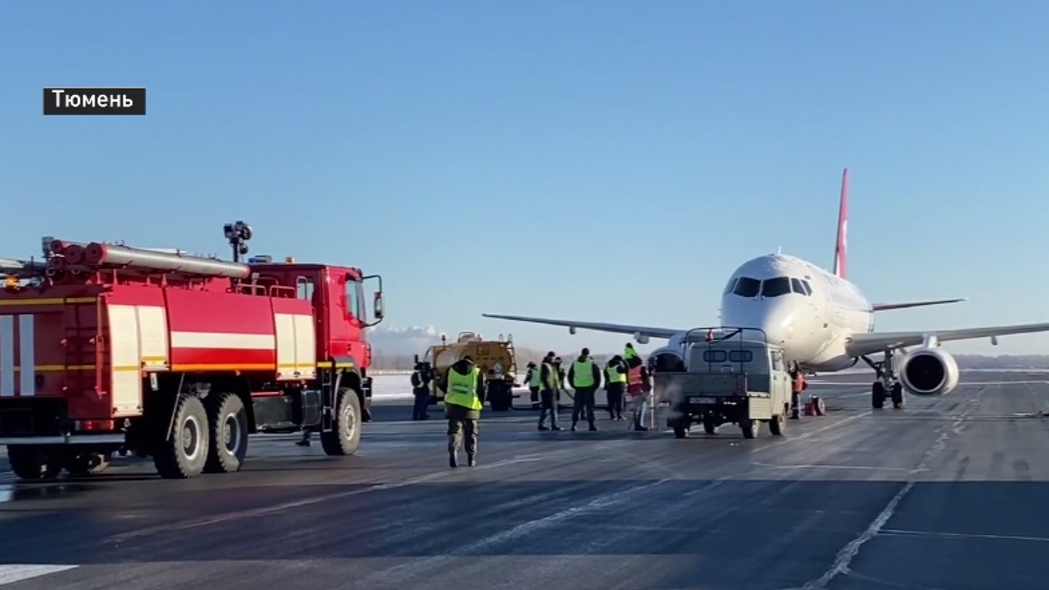 Аварийную посадку самолета со сломанным шасси смоделировали в Рощино