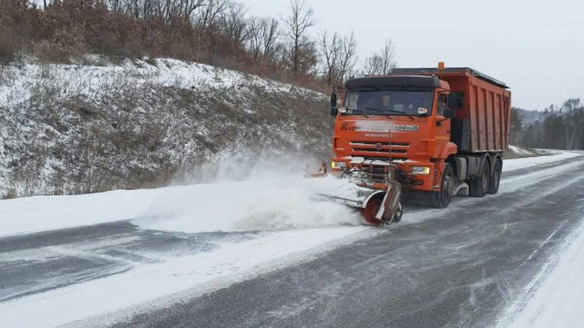 Несколько междугородних автобусных рейсов отменены из-за сложной обстановки на дорогах Приамурья