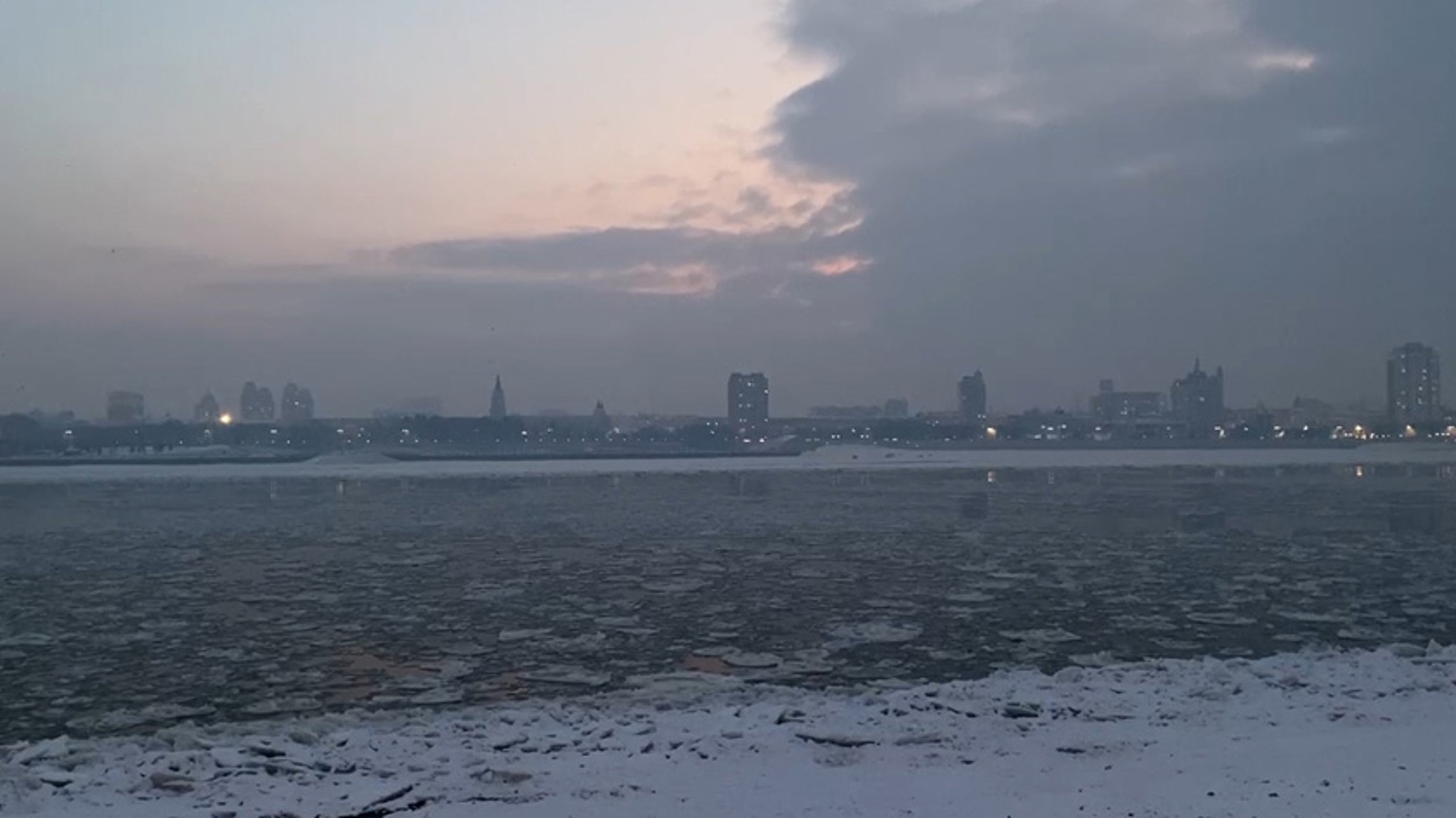 Интенсивный шугоход может лишить благовещенцев воды