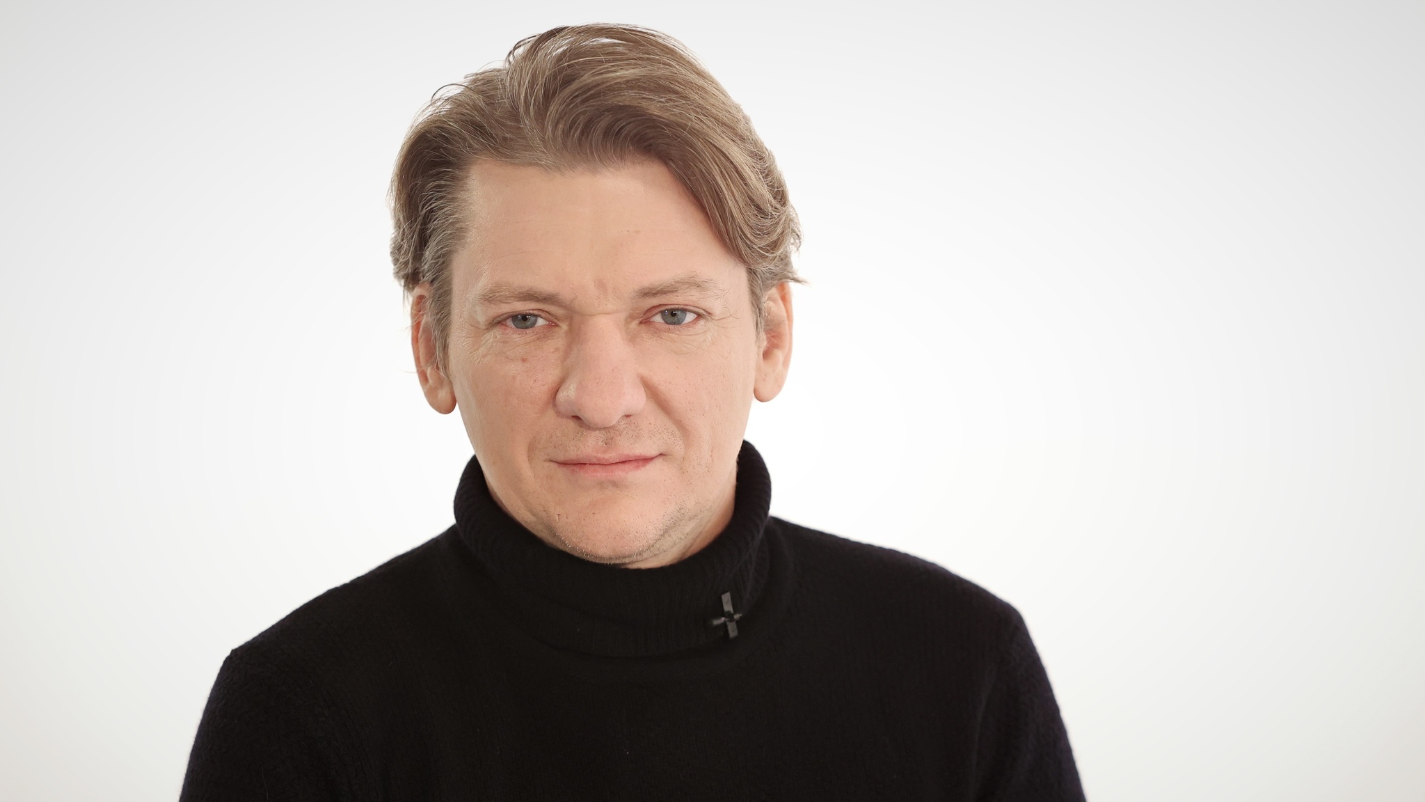 В новом выпуске "Белой студии" – актер театра и кино Алексей Вертков