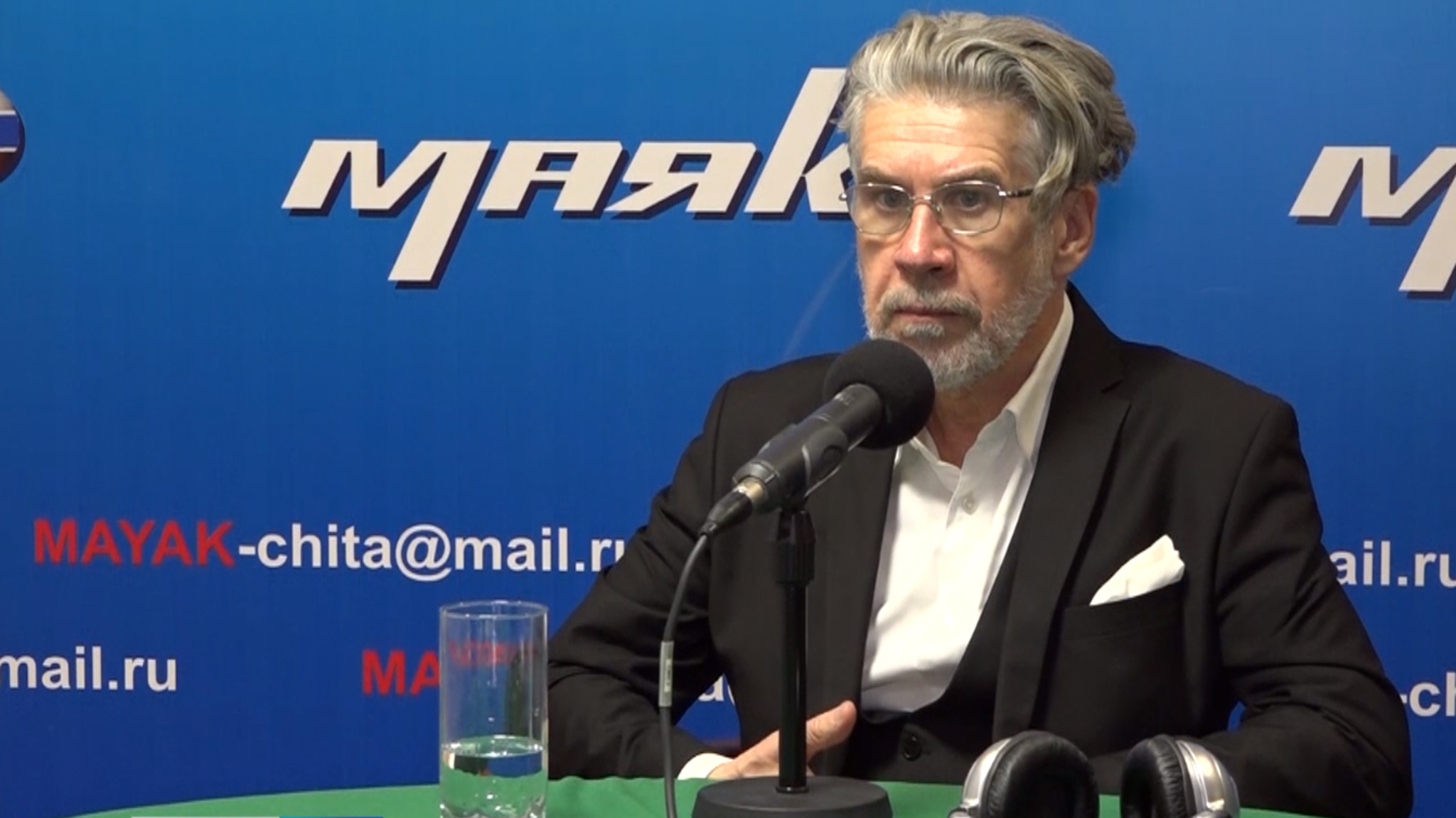 Валерий Яременко дал два музыкально-поэтических спектакля "Поэзия серебряного века" в Чите