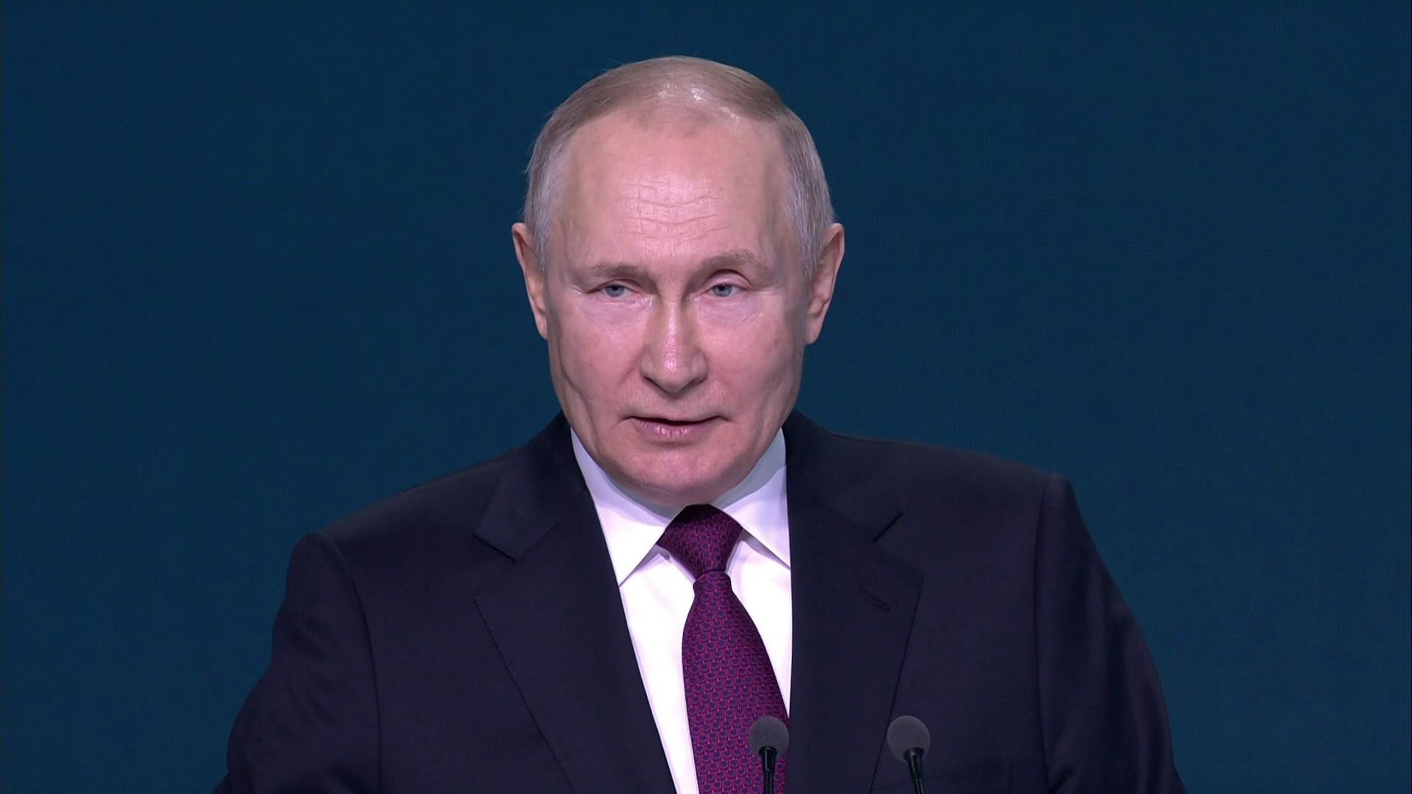 Путин призвал наращивать усилия по развитию ИИ