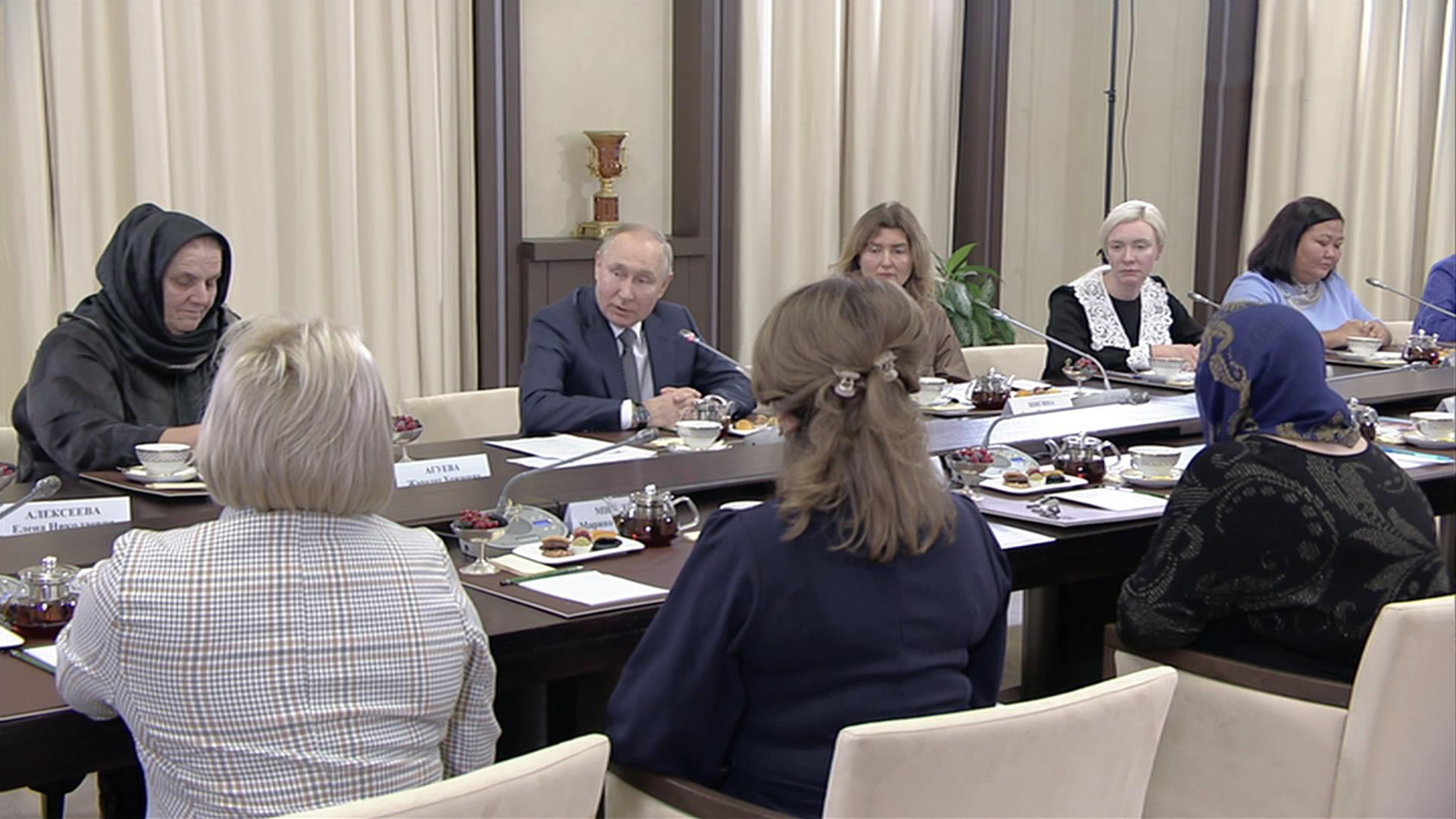 Путин знает обо всех проблемах на фронте