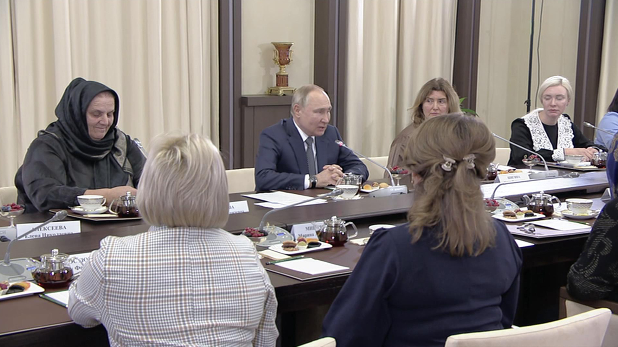 Путин встречается с матерями участников СВО