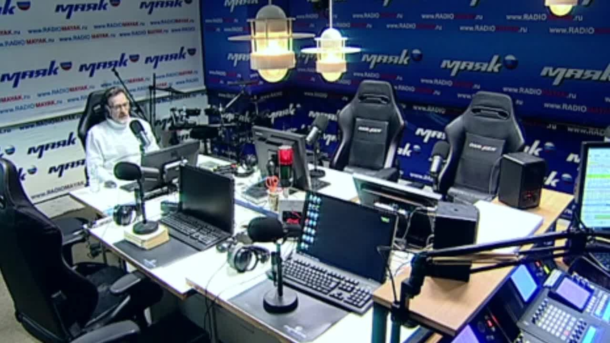 Герои на площадях: скульптурная летопись страны