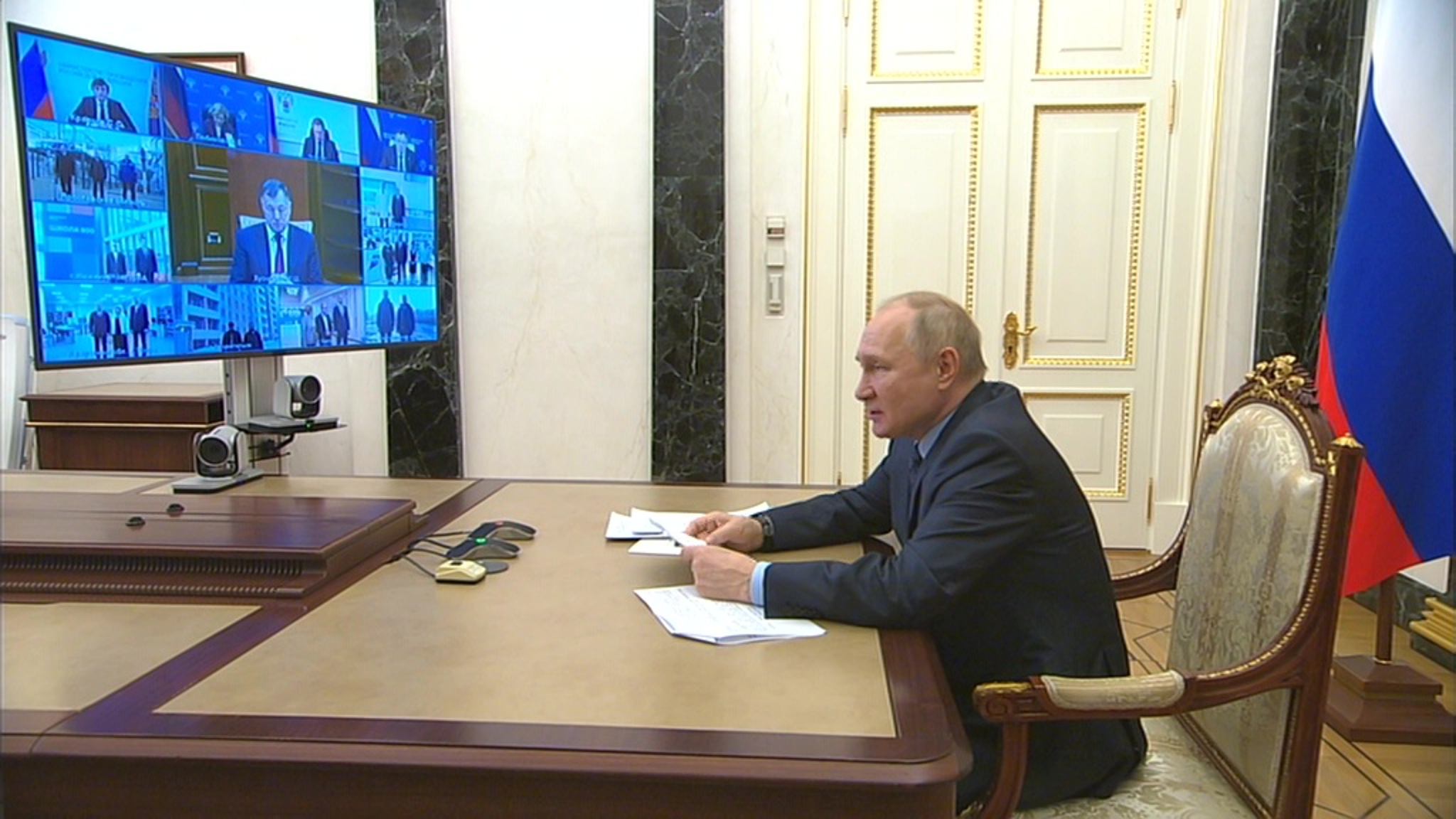 Путин призвал наращивать строительство социальных объектов