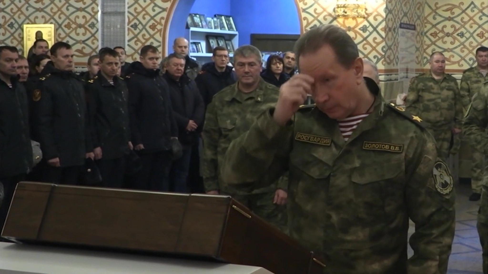 Золотов принял участие в молебне в главном храме Росгвардии