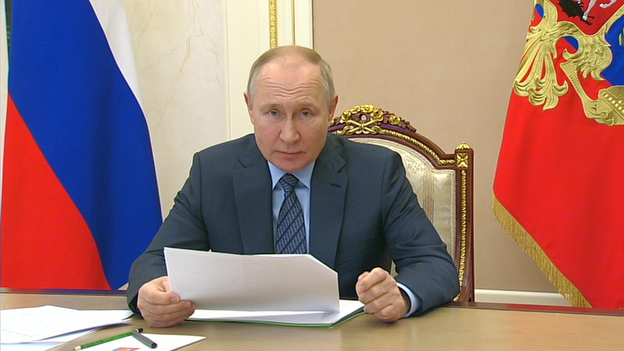 Путин проводит совещание с членами правительства