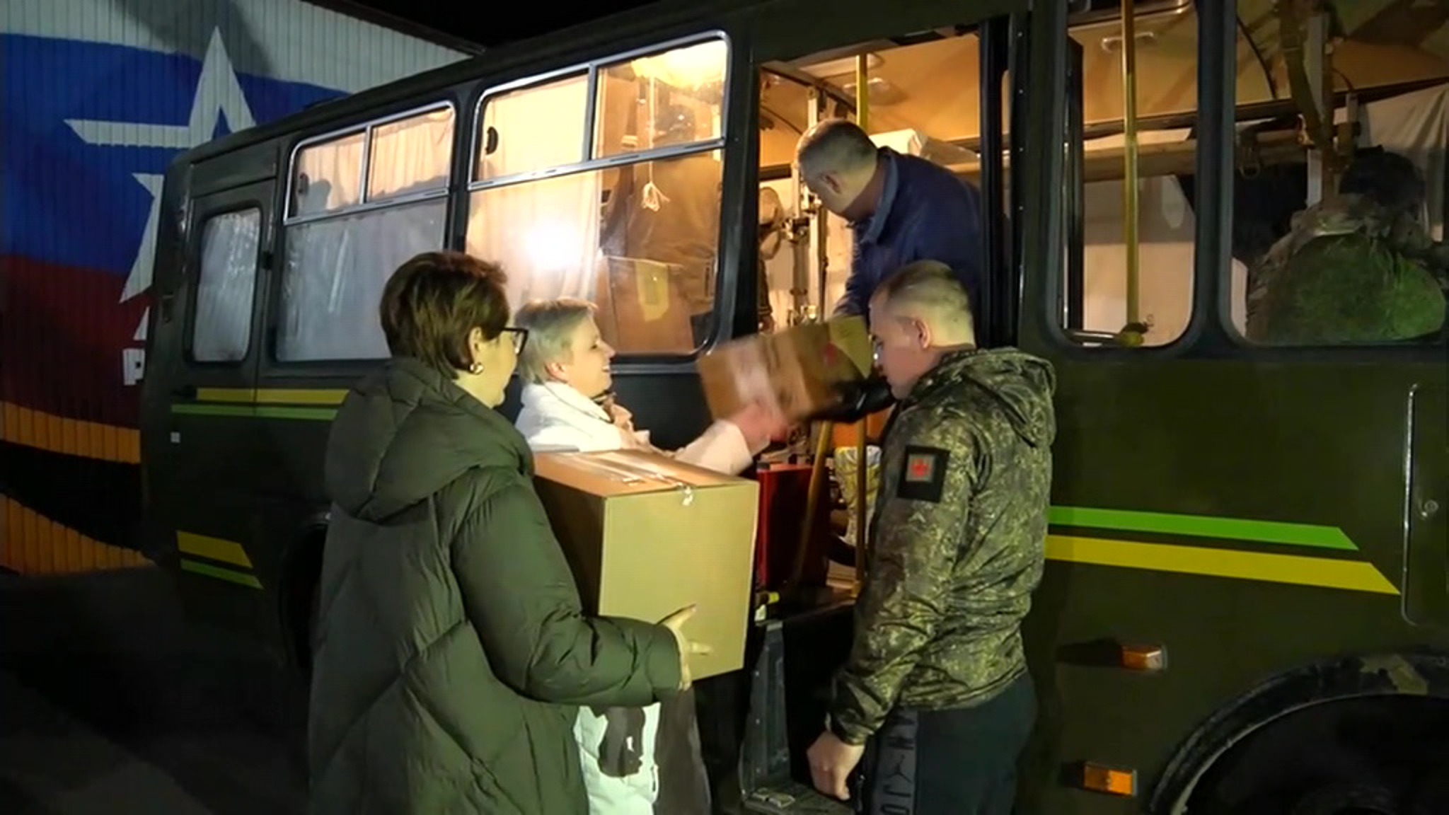 Женщины "Единой России" привезли гуманитарную помощь в Белгородскую область