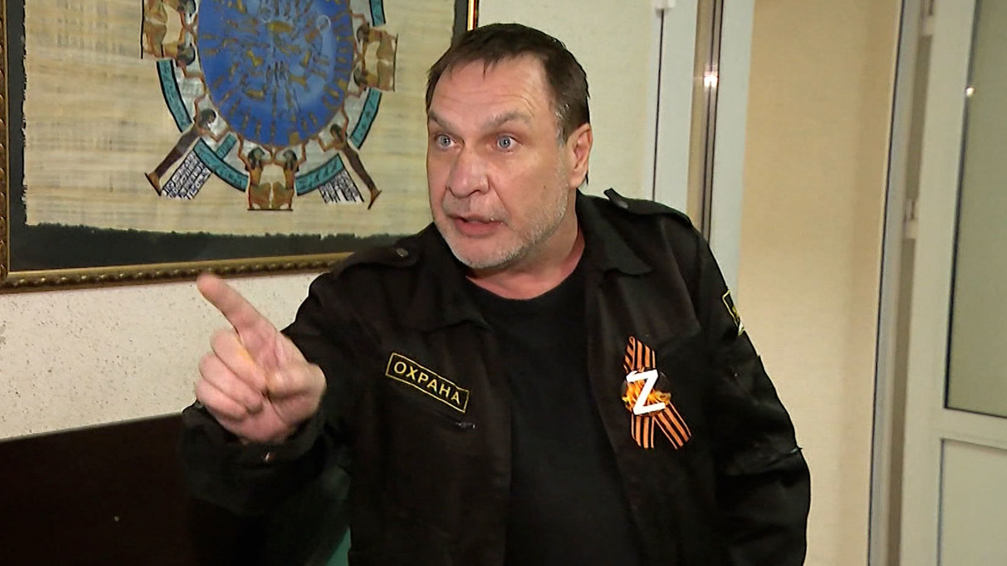 Охранник, напавший на журналиста "Дежурной части", помещен в изолятор