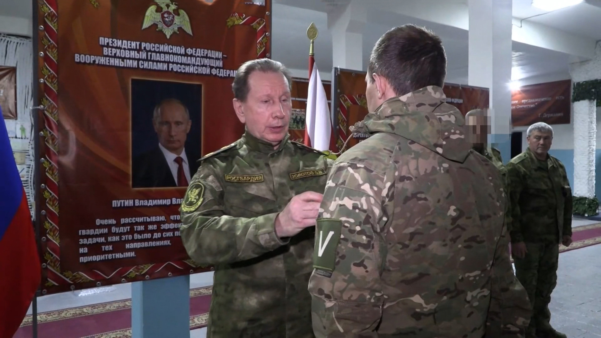Золотов пообщался с бойцами на передовой