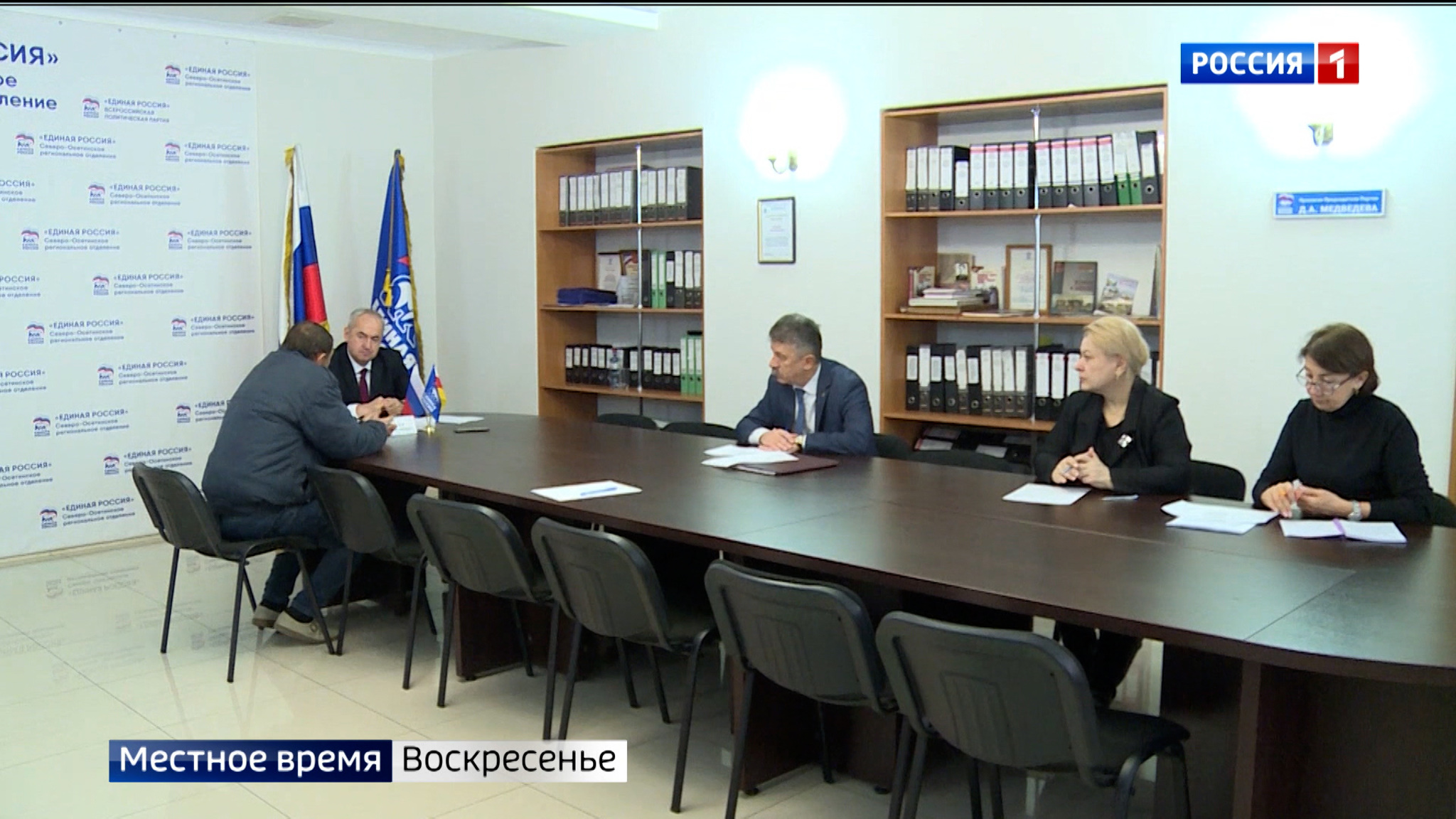 Спикер парламента Таймураз Тускаев и министр труда и соцразвития Алина Айдарова провели приемы граждан