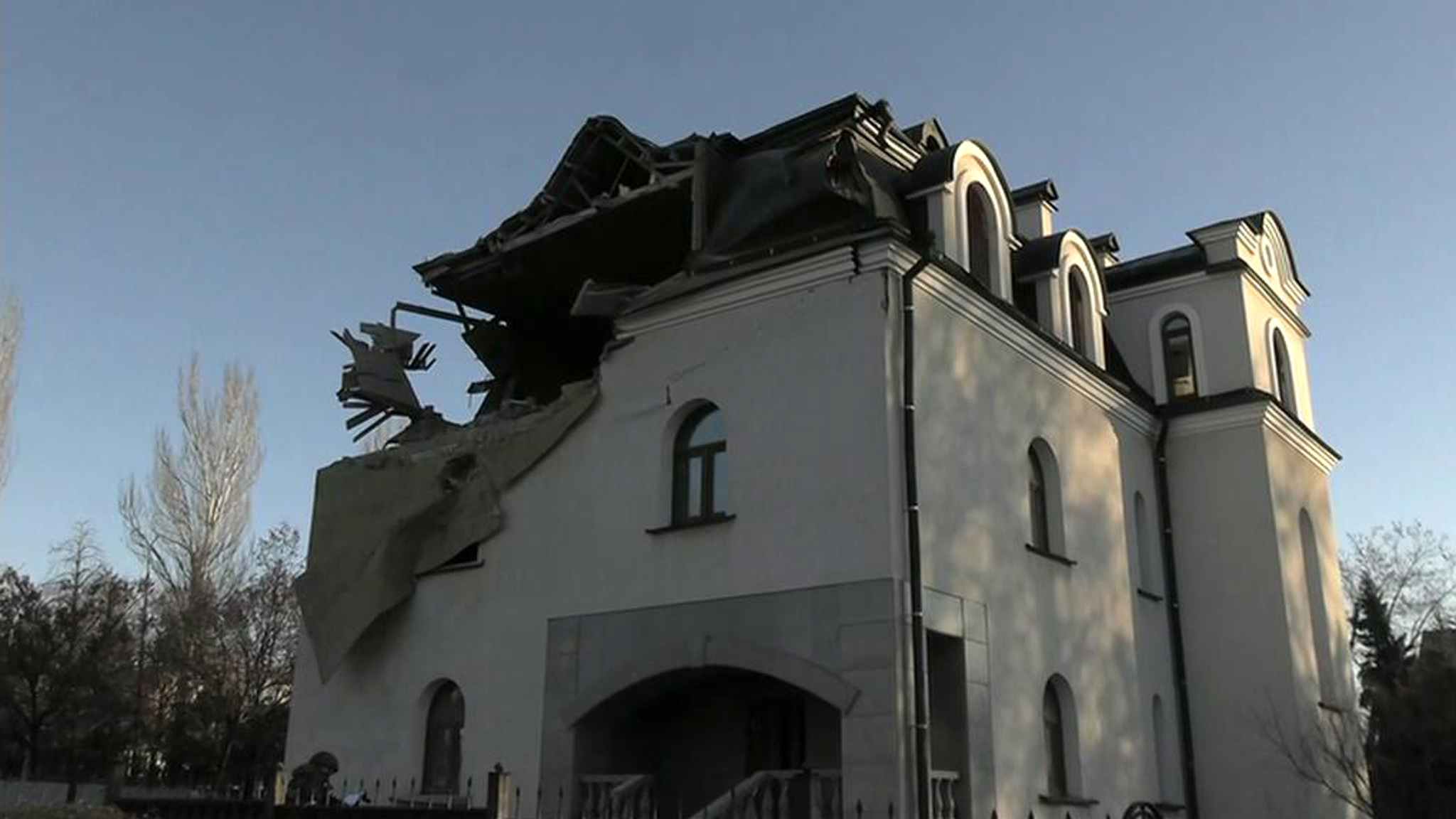 Украинские националисты целились по храму, но попали в воскресную школу