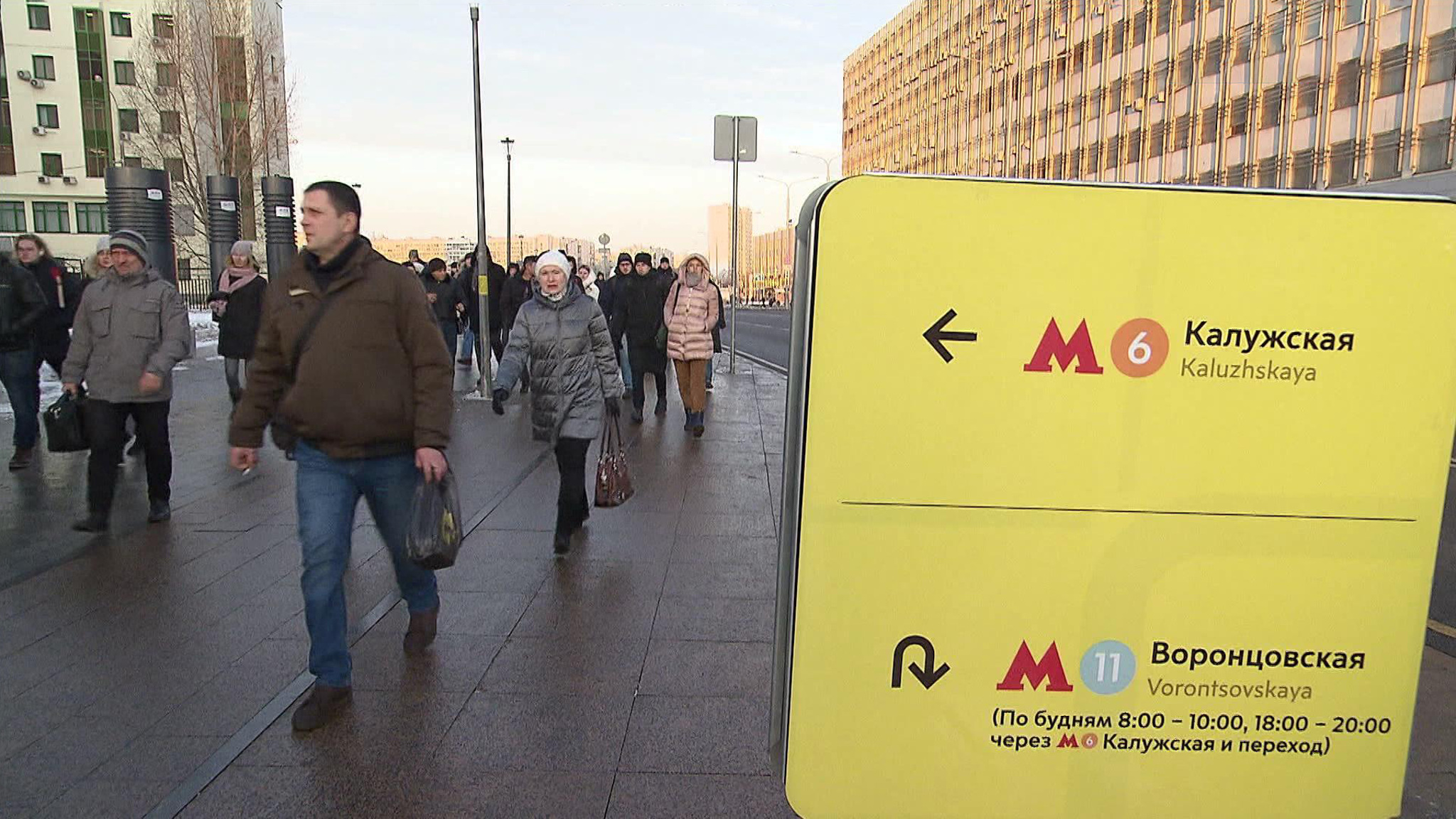 Закрытый участок рыжей ветки метро компенсируют автобусы