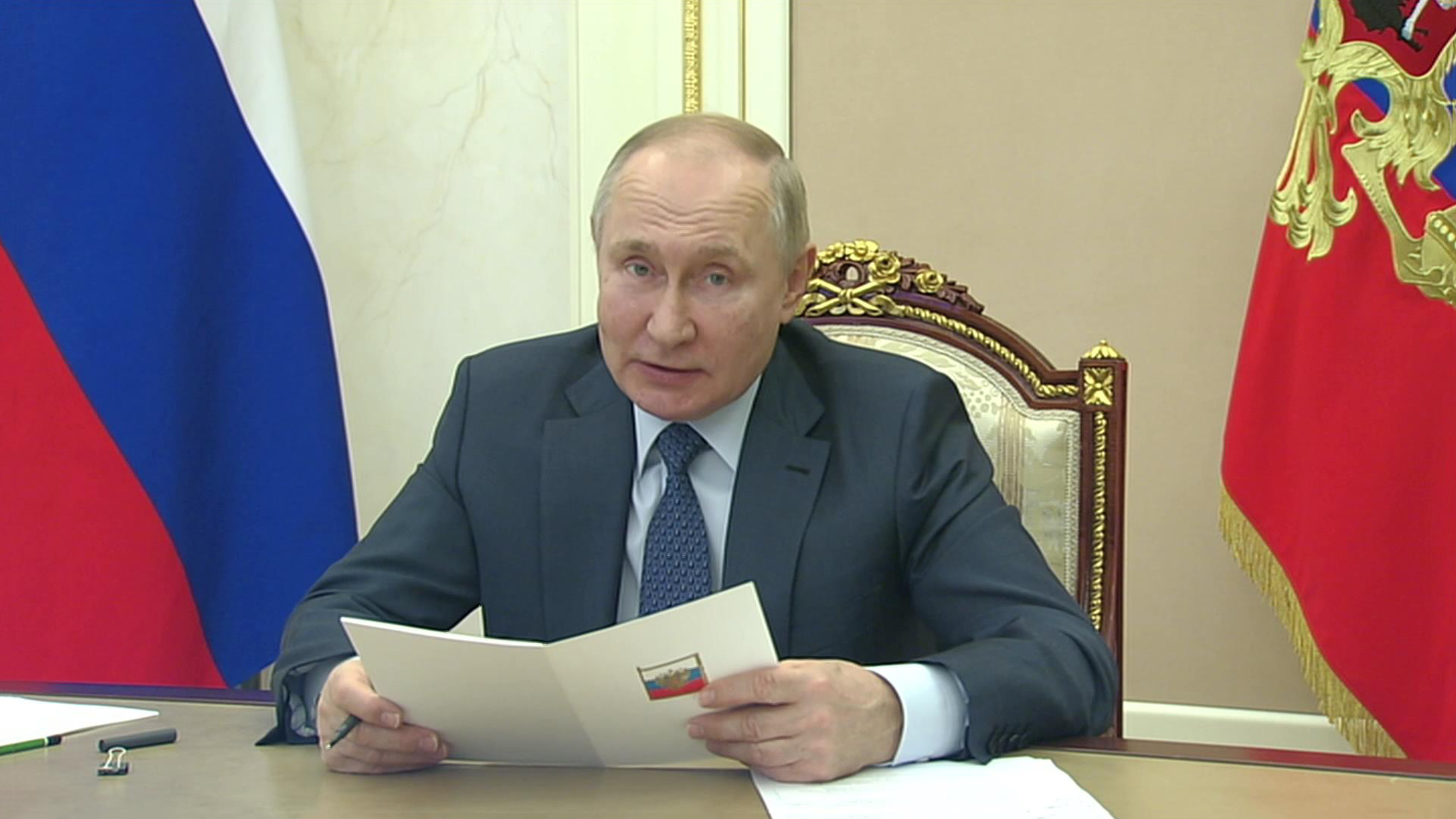 Запад давно считает Россию страной второго сорта, отметил Путин