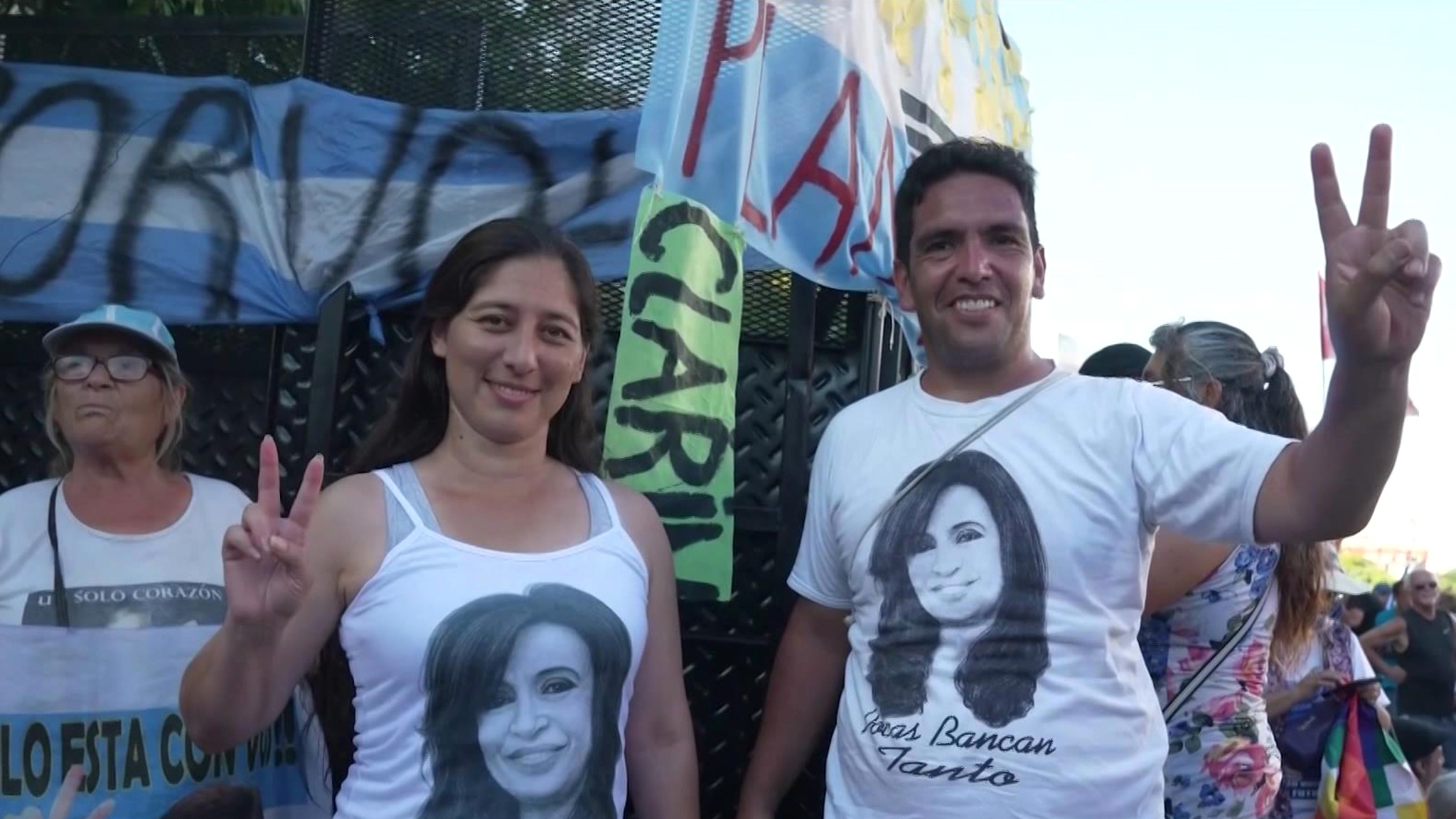 Два лидера государств в Южной Америке оказались вне закона