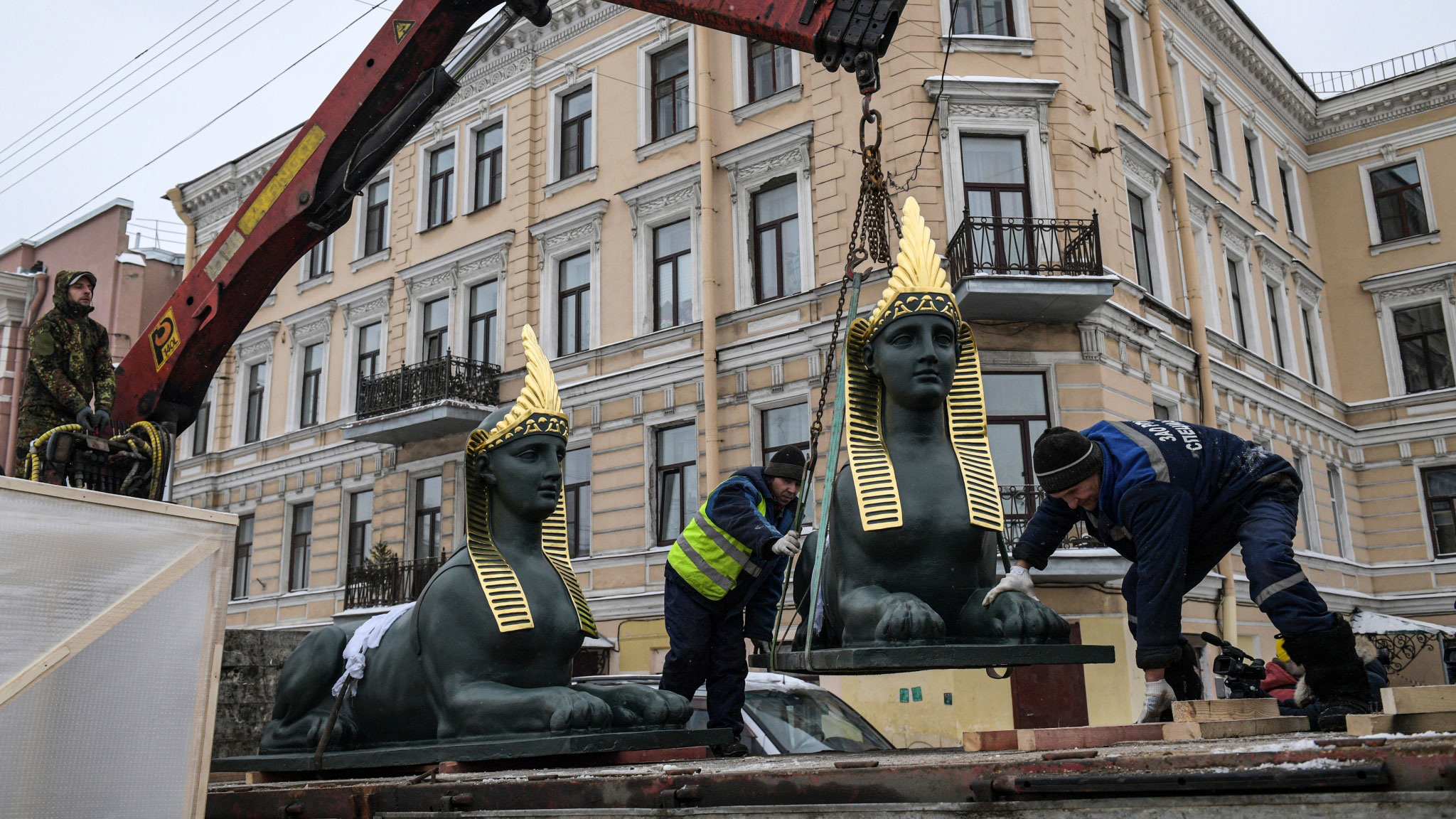 Сфинксы вернулись на Египетский мост через Фонтанку