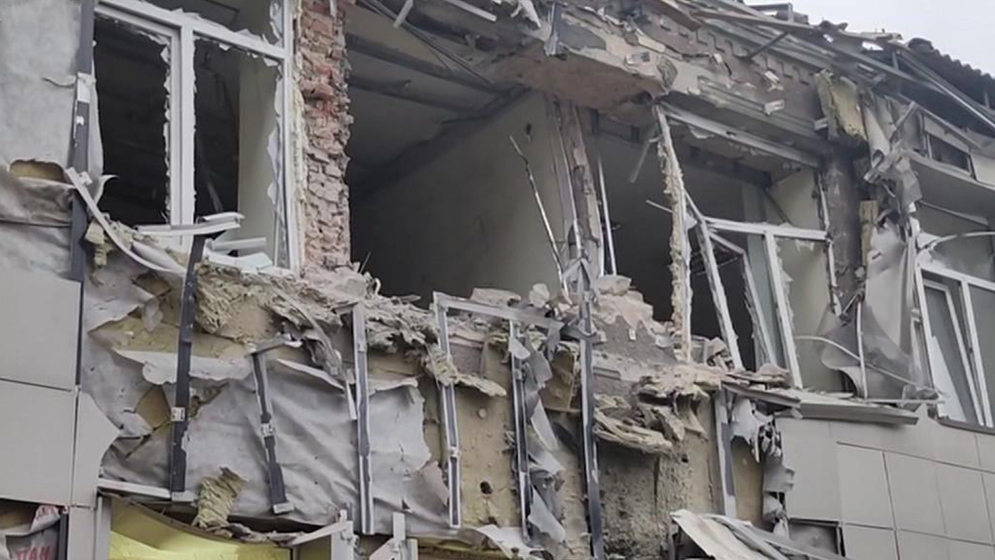 Массированный обстрел Донецка продолжается