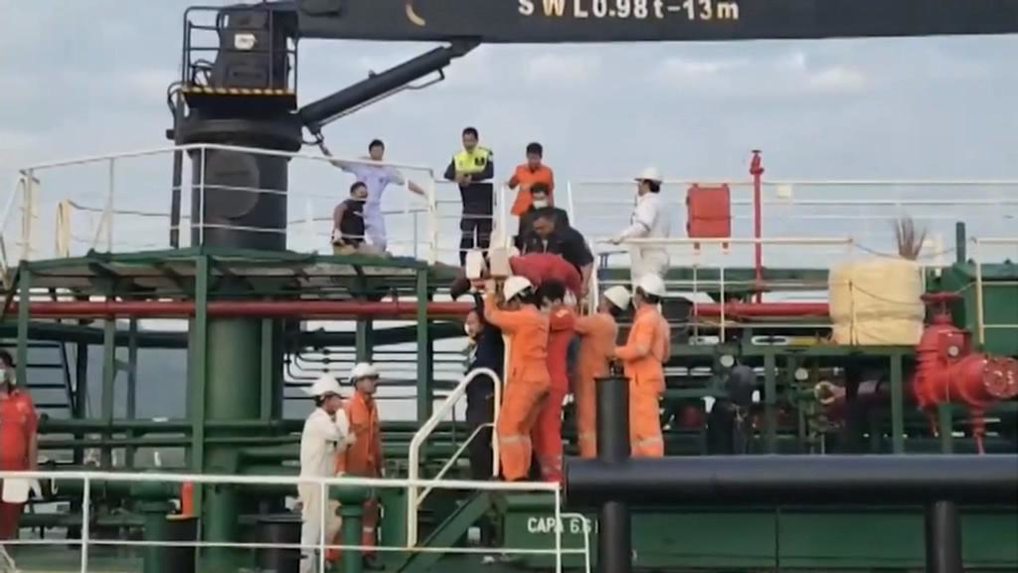 В Сиамском заливе спасают моряков с затонувшего военного корвета