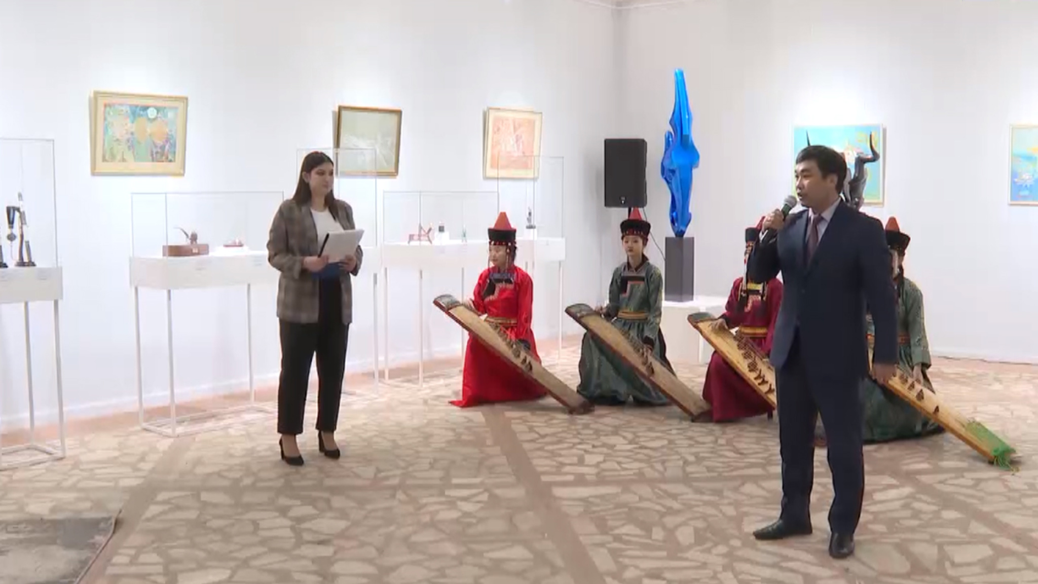 Выставка "Серебряные нити", посвященная старо-монгольскому народу, открылась в Чите