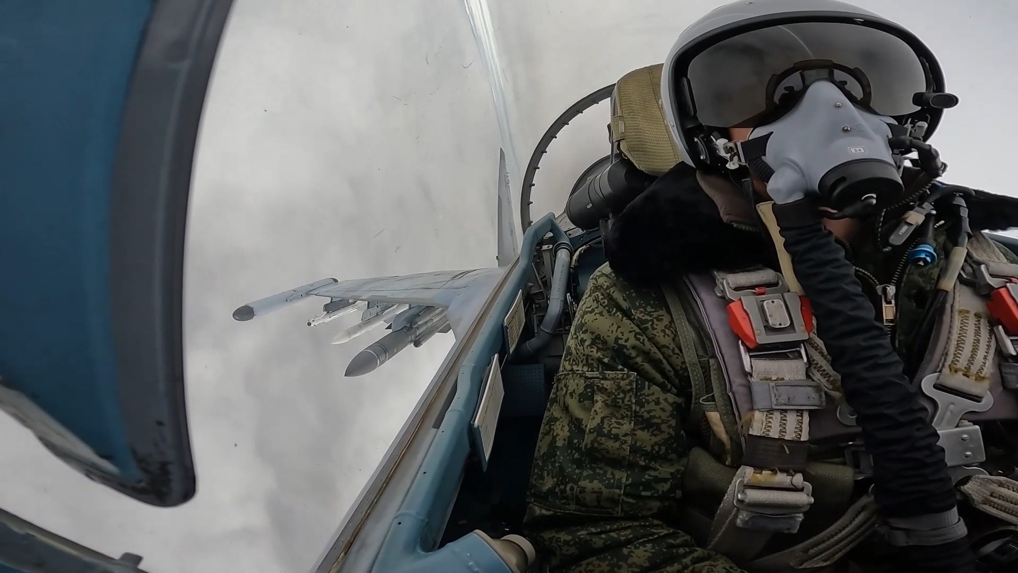 Опубликованы кадры боевых вылетов Су-35 и Су-30