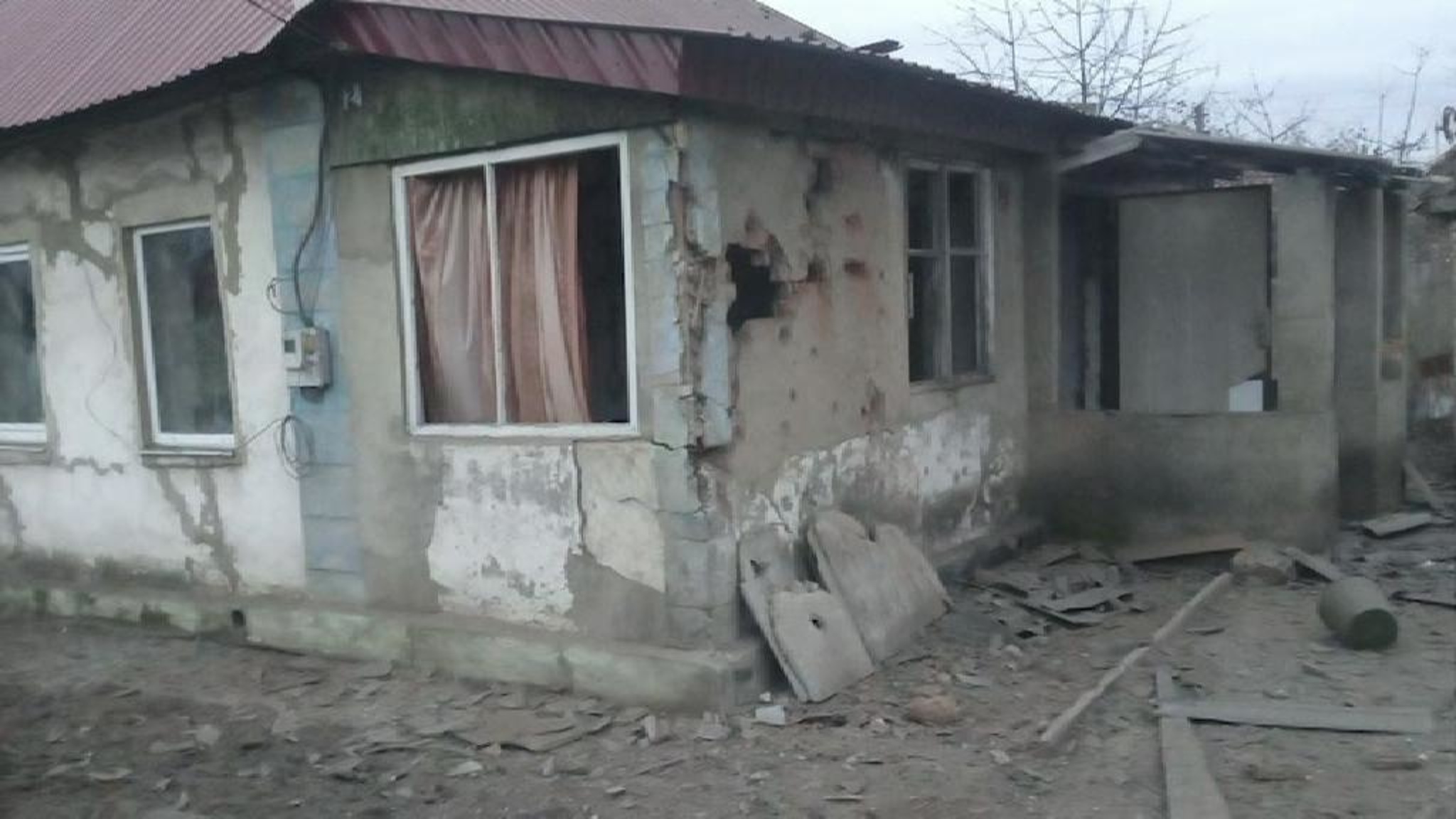 В ДНР обстреляны жилые дома, школа и церковь