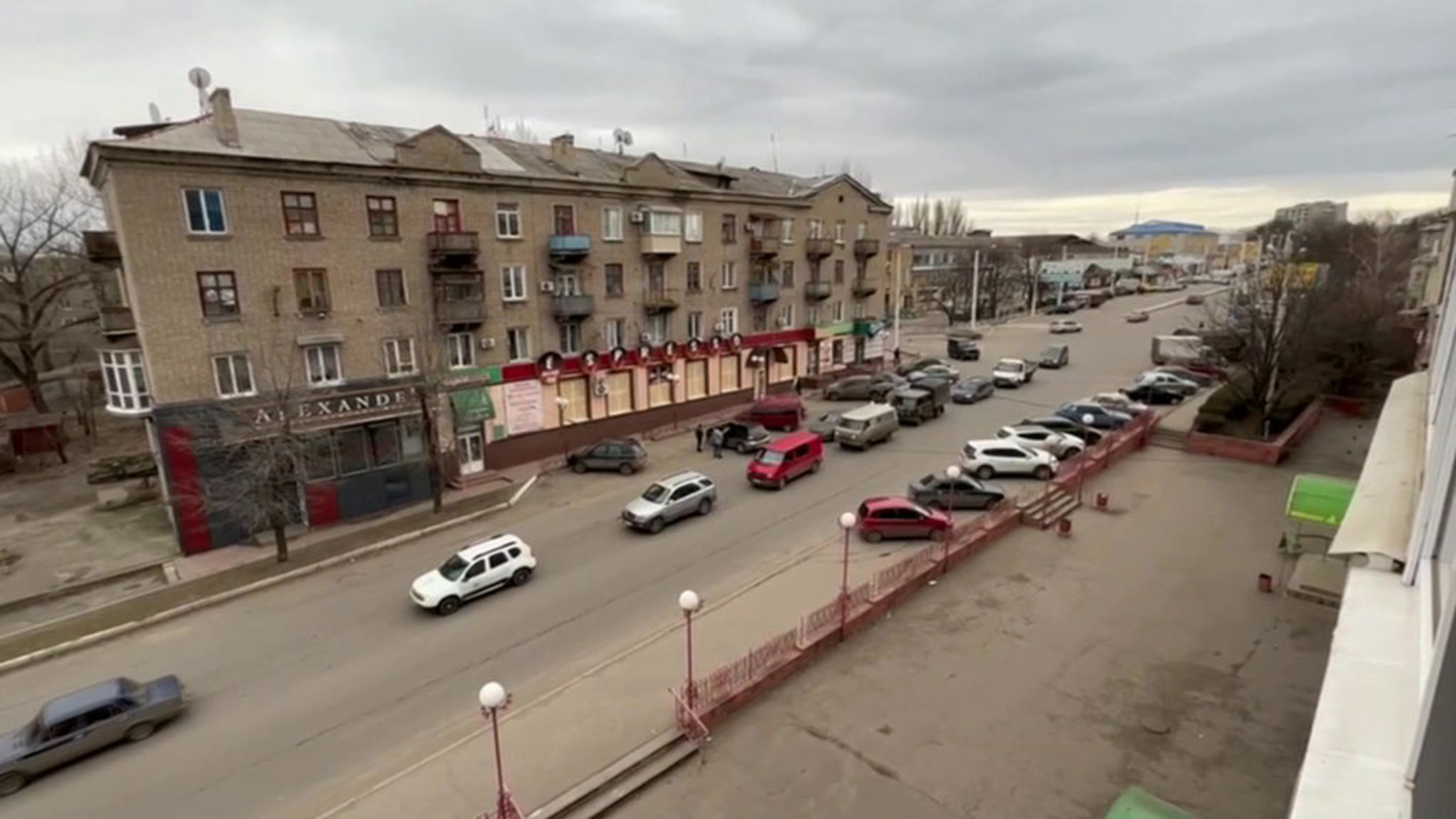 Аварийные службы ЛНР оперативно ликвидируют последствия обстрелов ВСУ
