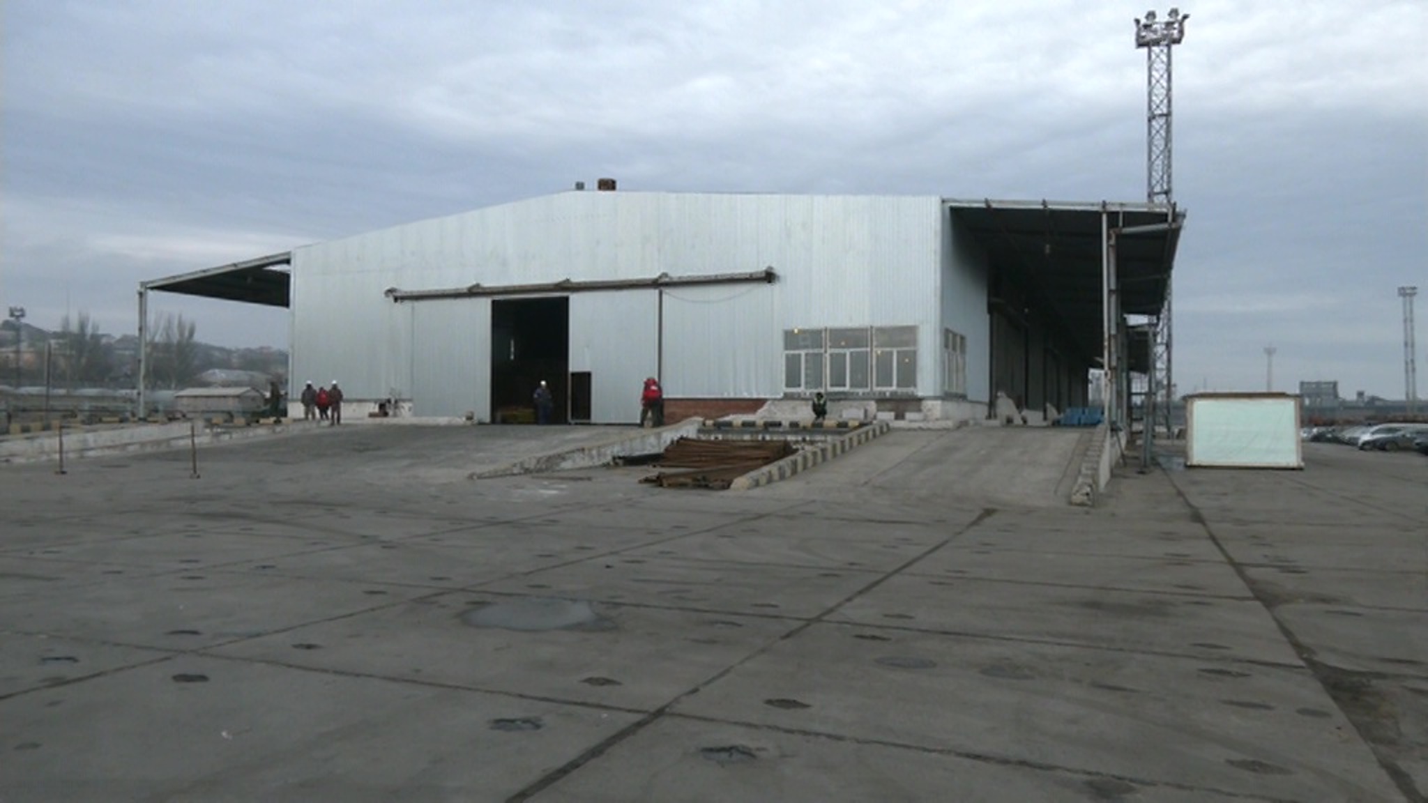 Крупный логистический центр открылся в порту Мариуполя