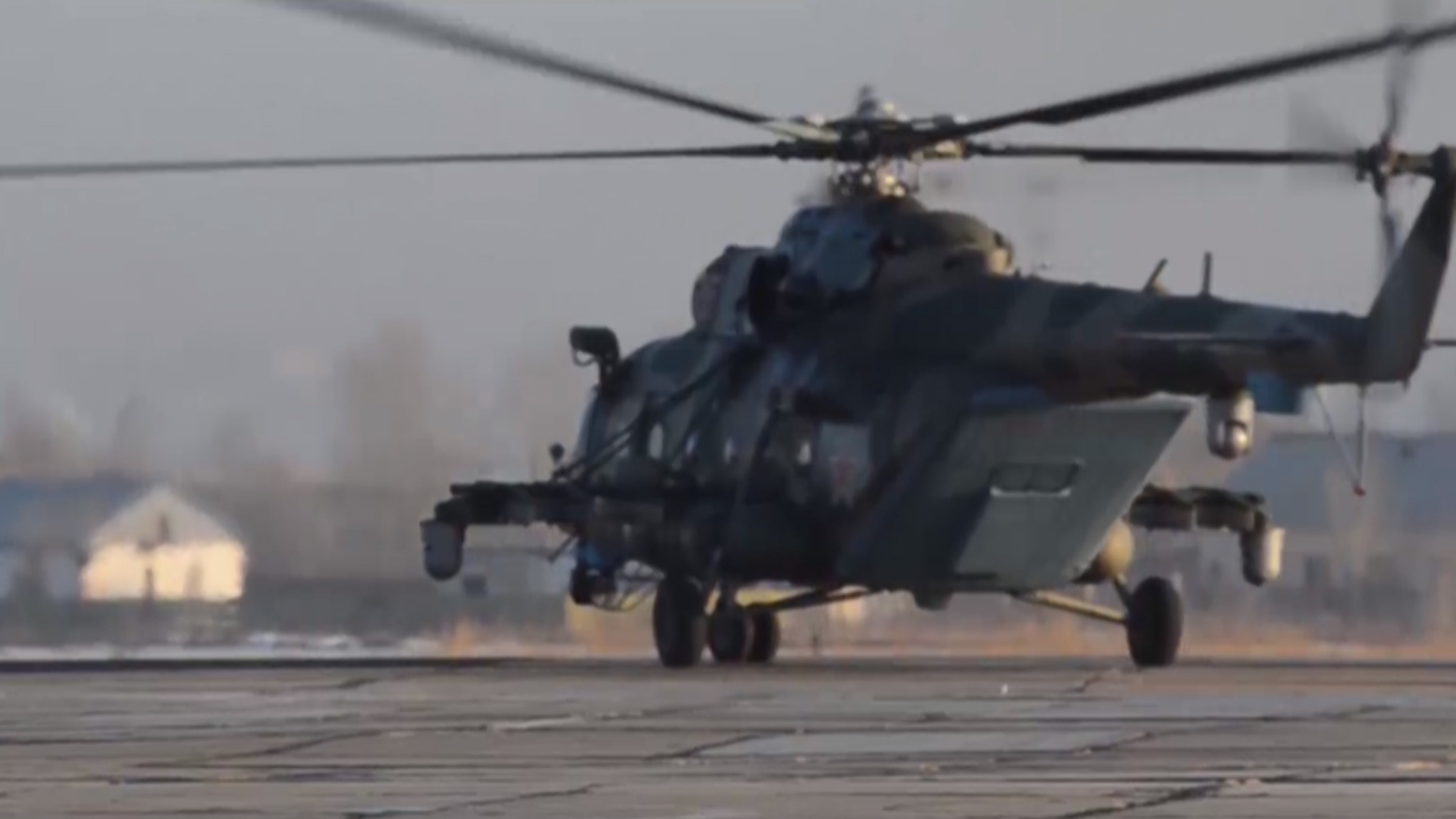 Молодые летчики ВВО приступили к освоению вертолетов Ми-8