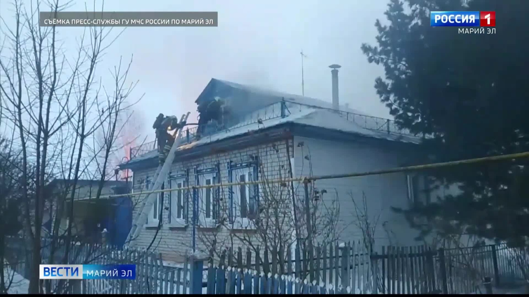 17 пожарных тушили горящий дом в селе Азаново Марий Эл