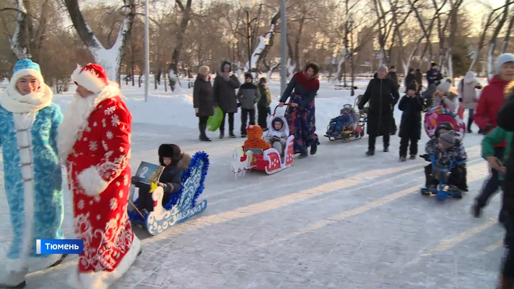 Новогодний "Парад саней" прошел в тюменском сквере