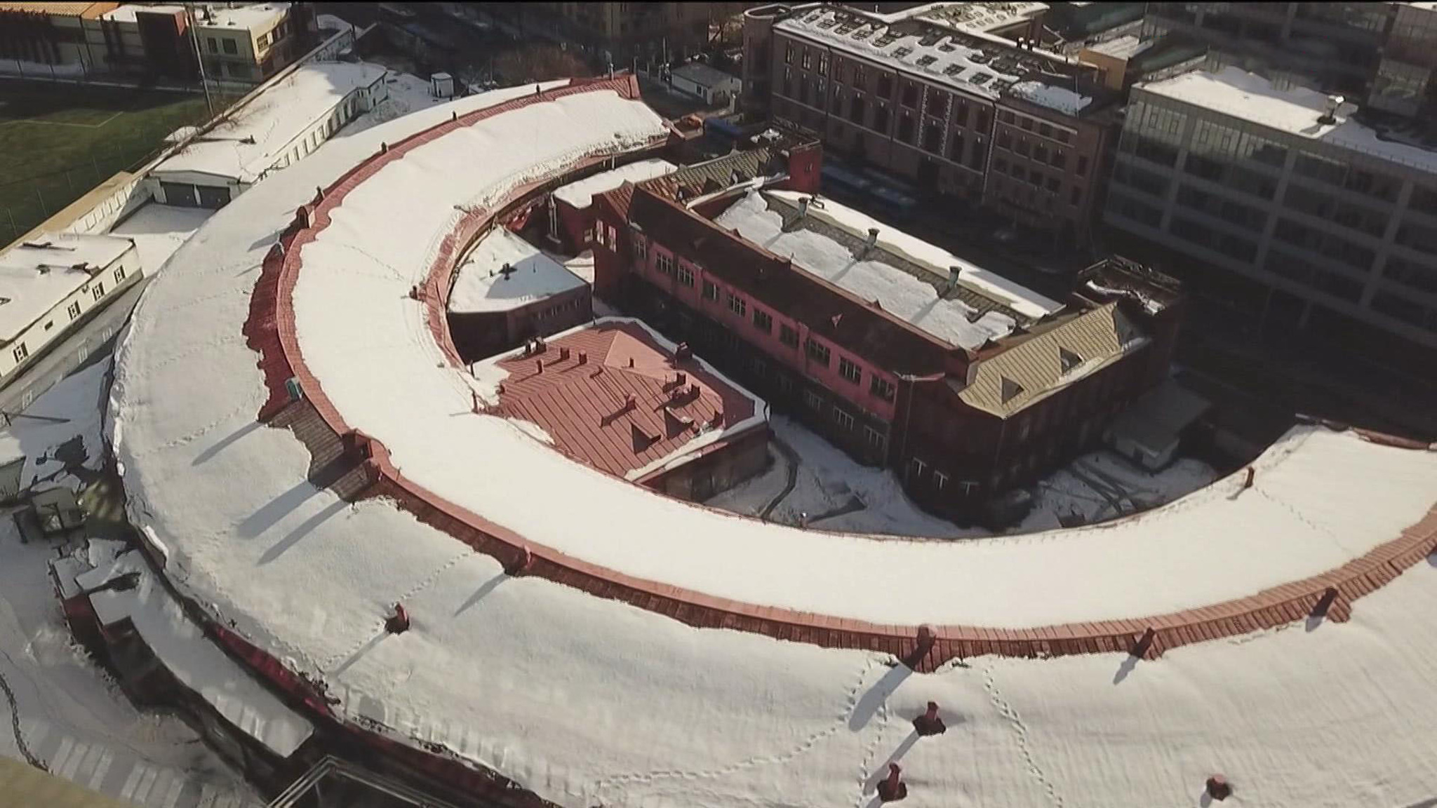 Знаменитый гараж Мельникова разобрали в Басманном районе столицы