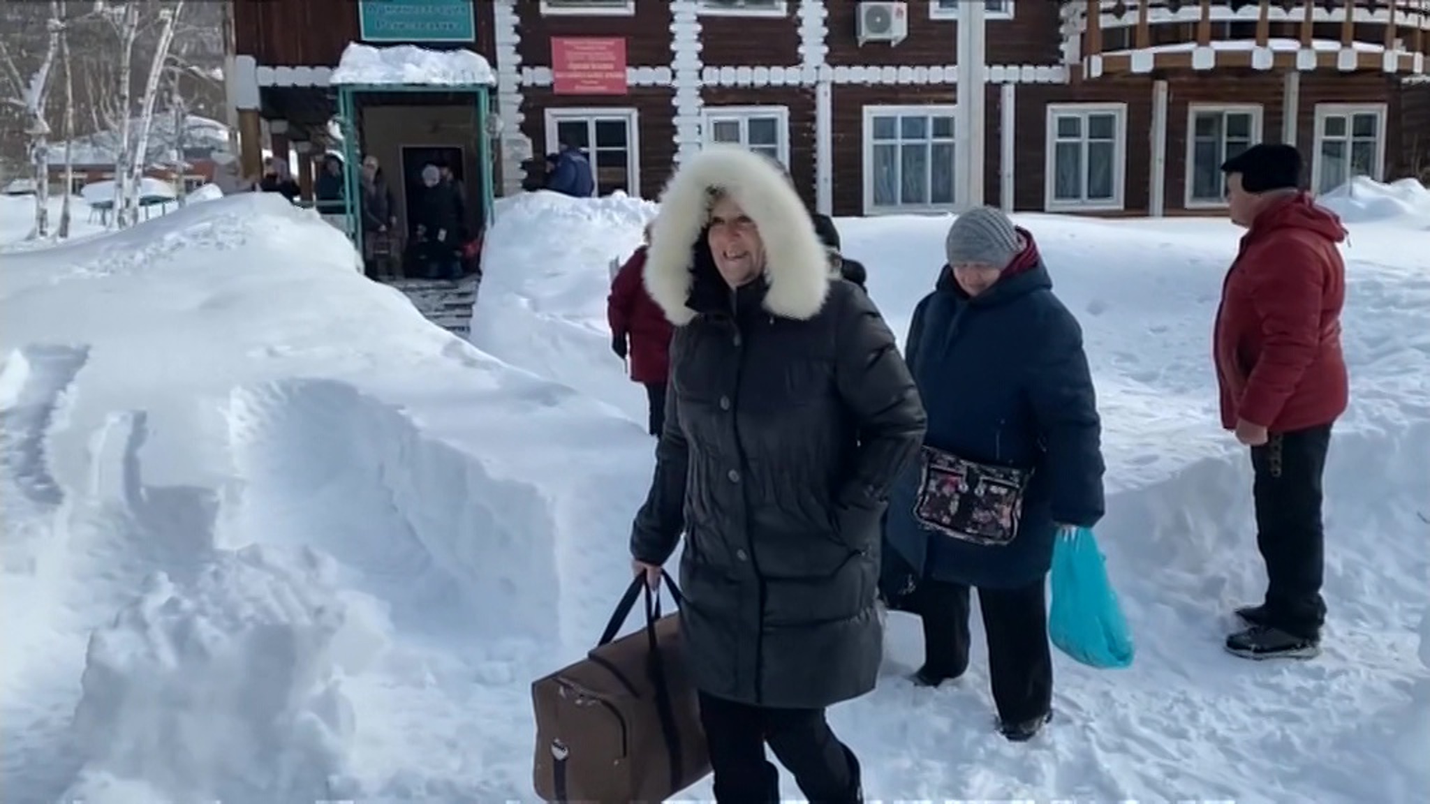 В Приморье ликвидируют последствия снежного шторма