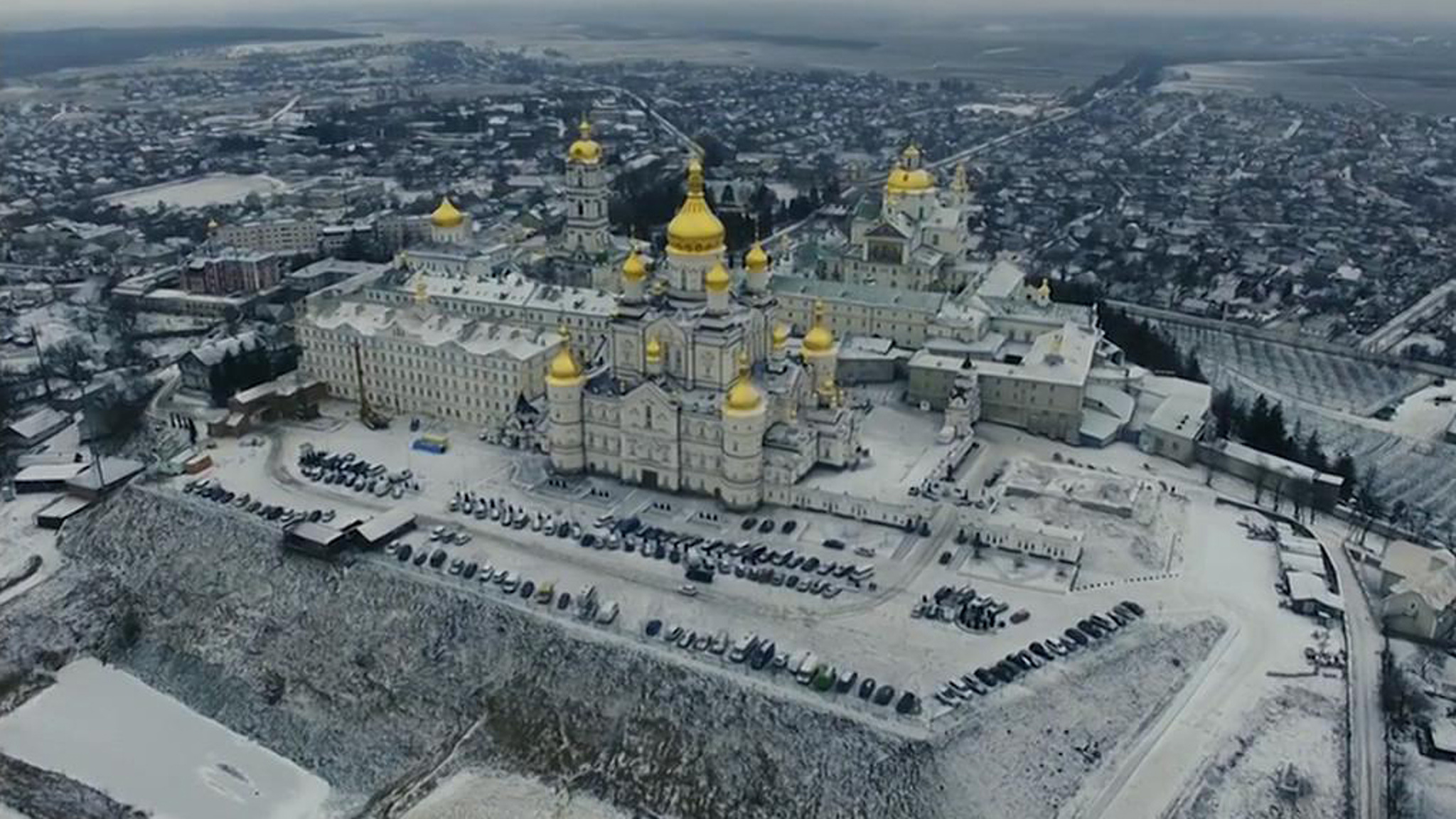 Украинские власти изгоняют православных из храмов под Рождество