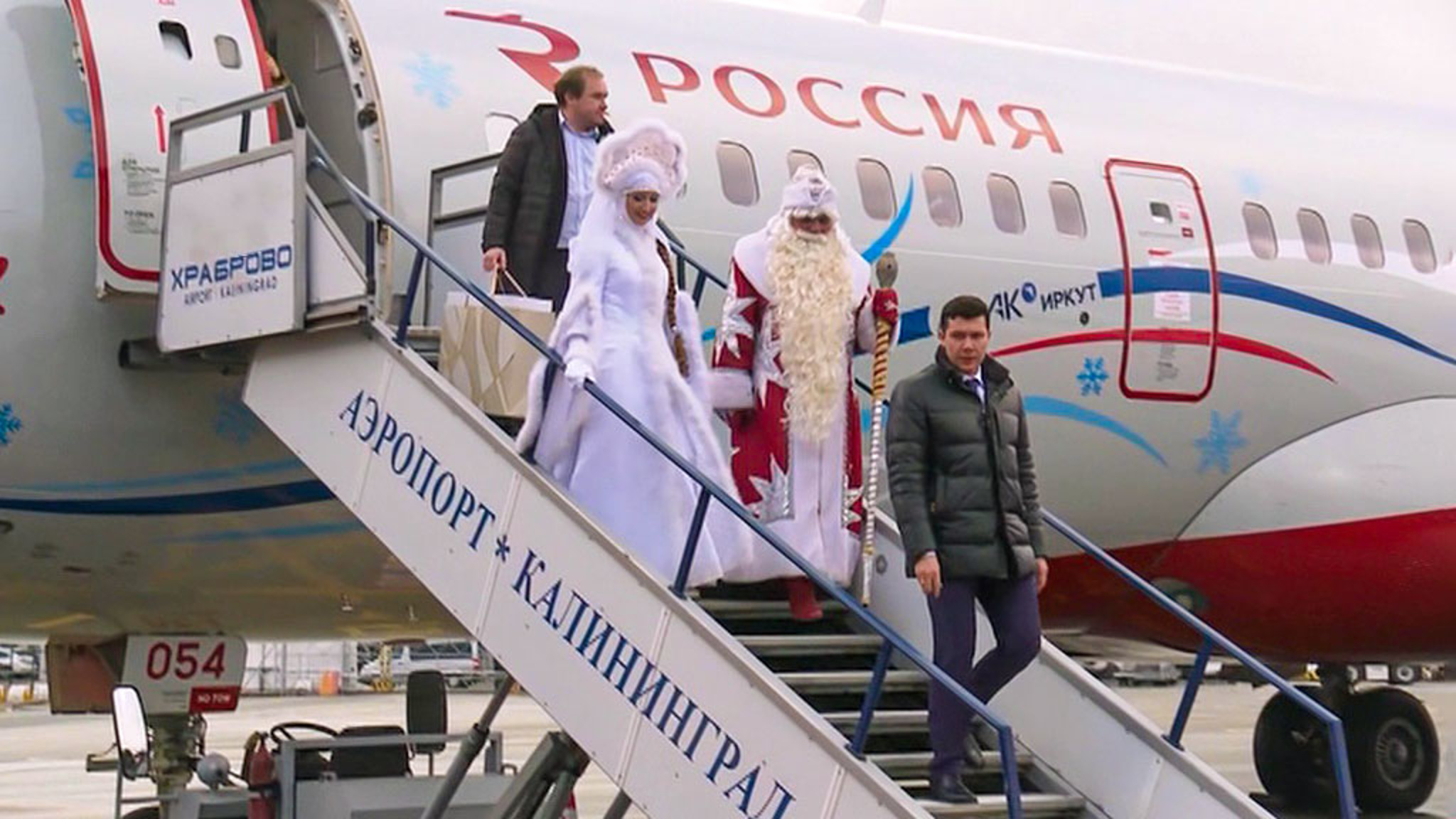 Дед Мороз вместо саней прибыл в Калининград на новейшем авиалайнере