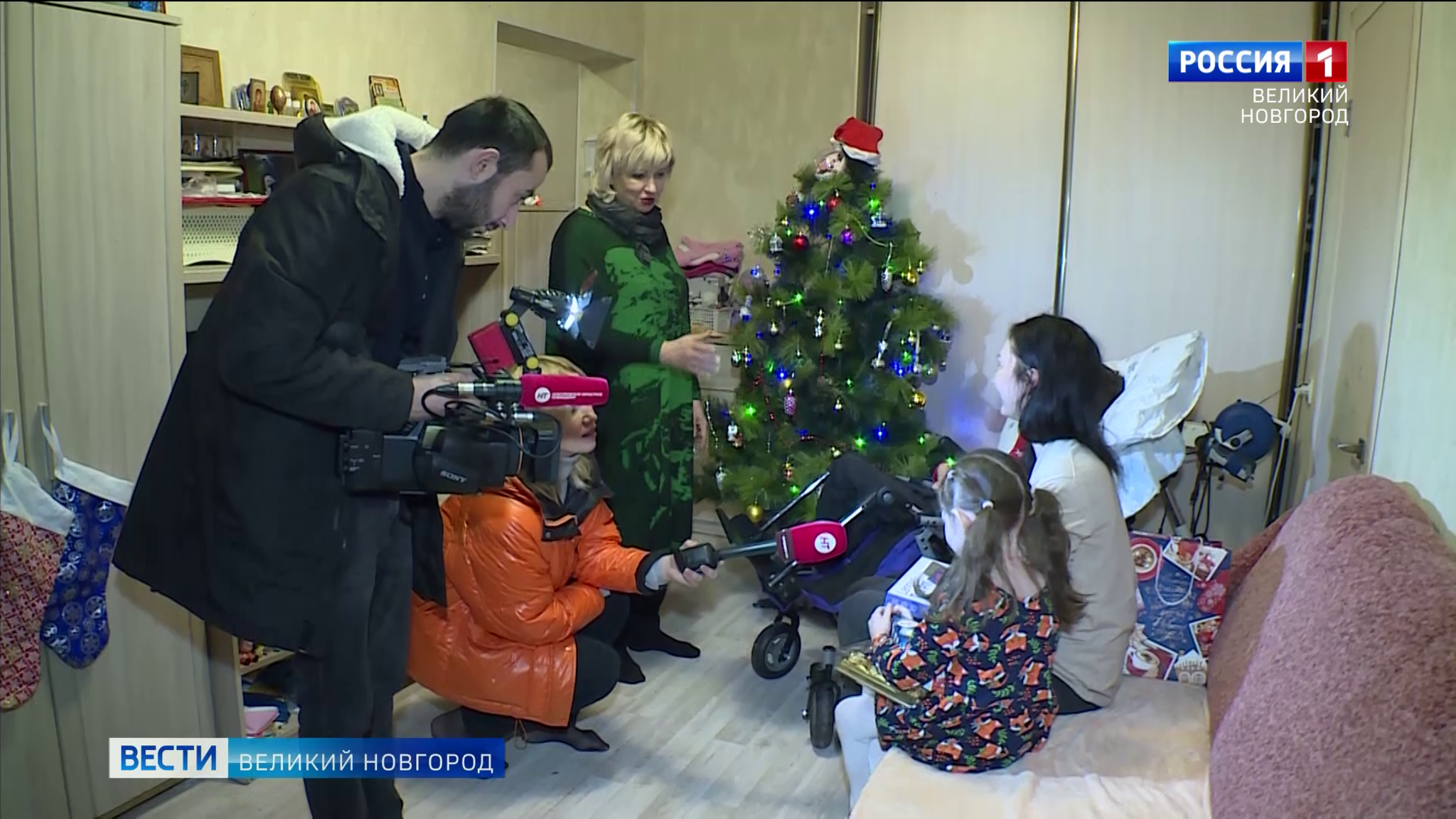 Политики региона участвуют в акции "Елка желаний"