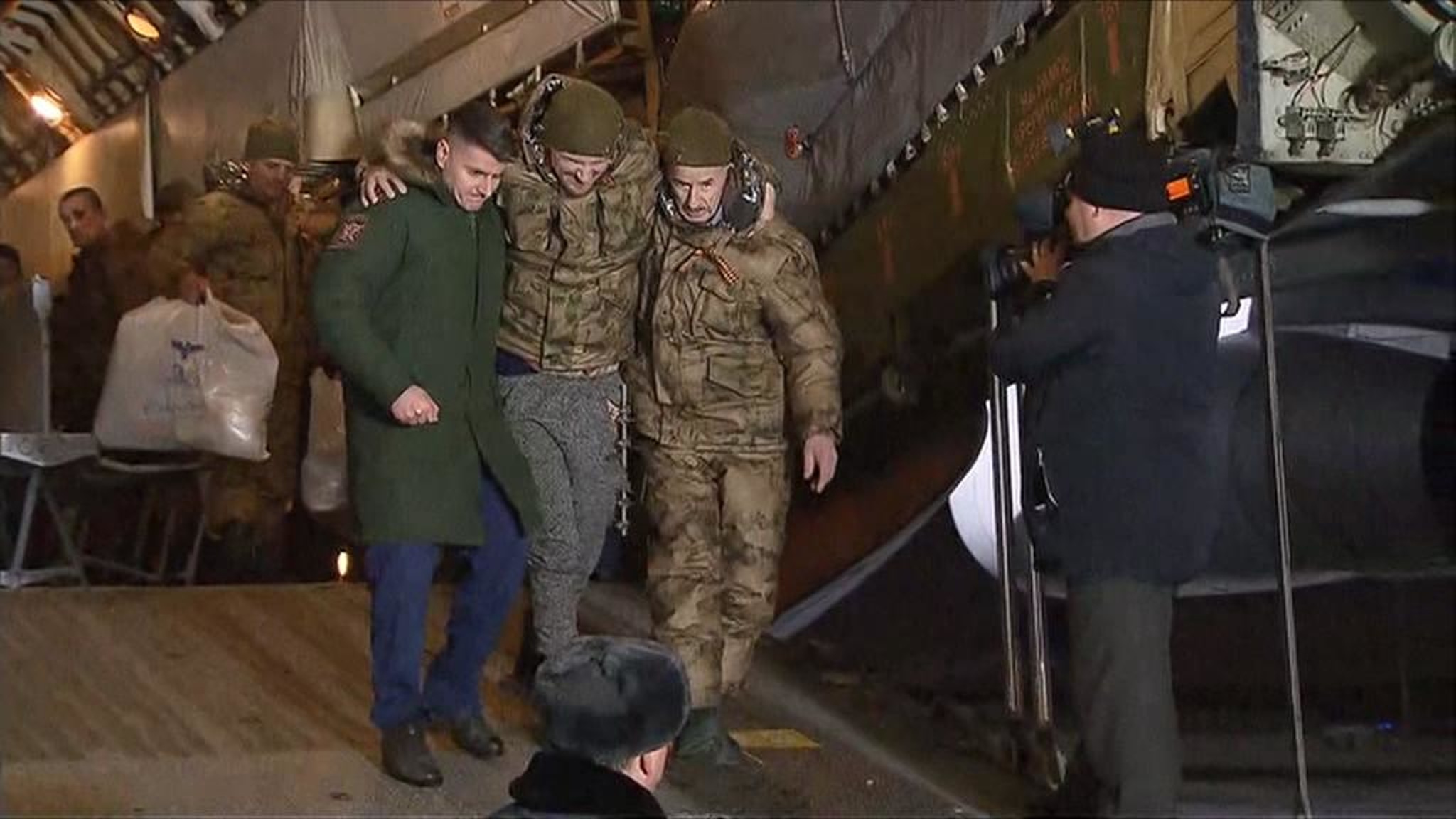 Вернувшиеся из плена россияне встретили новый год на родной земле