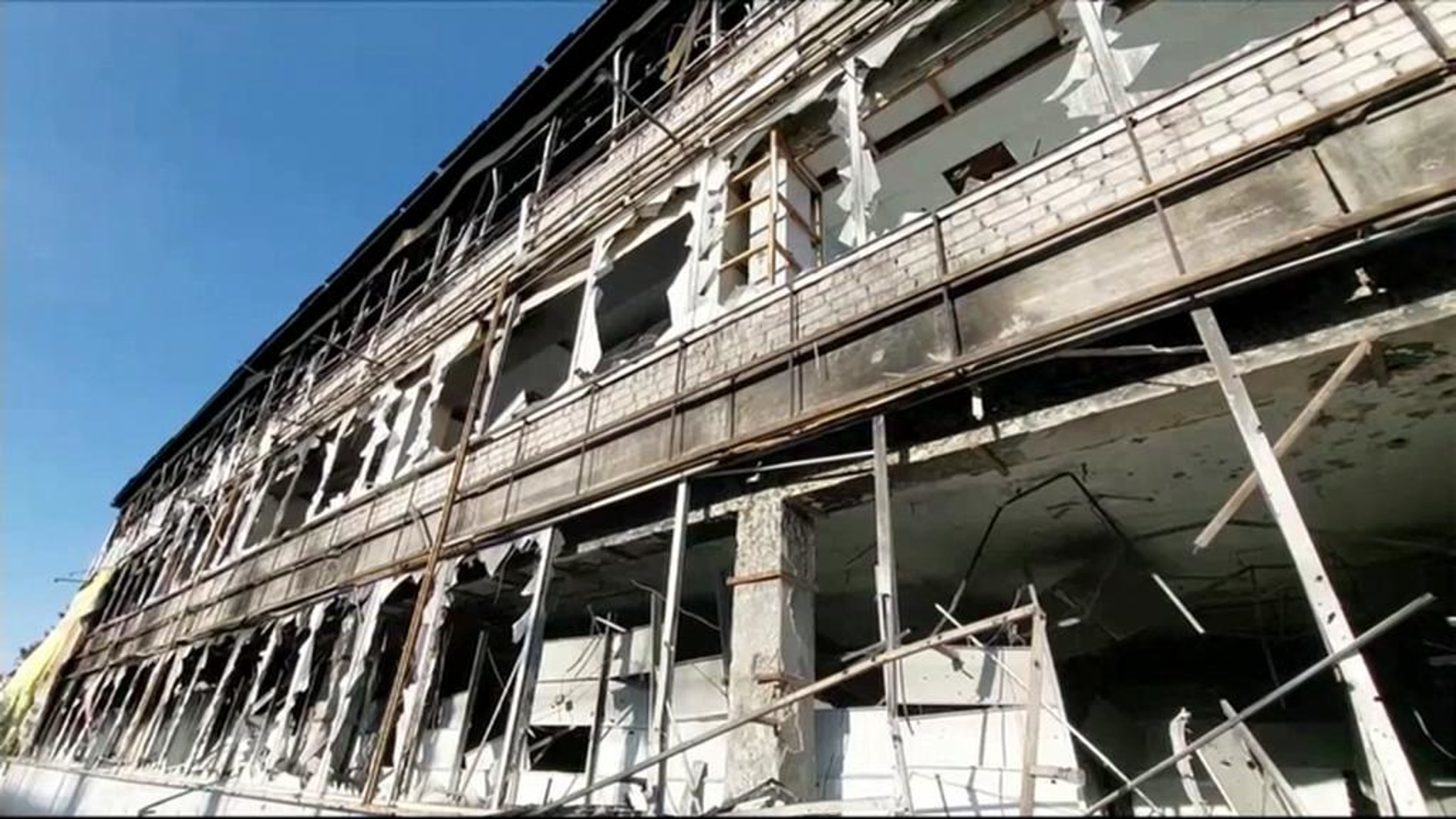 Националисты обстреливают прифронтовые города ЛНР