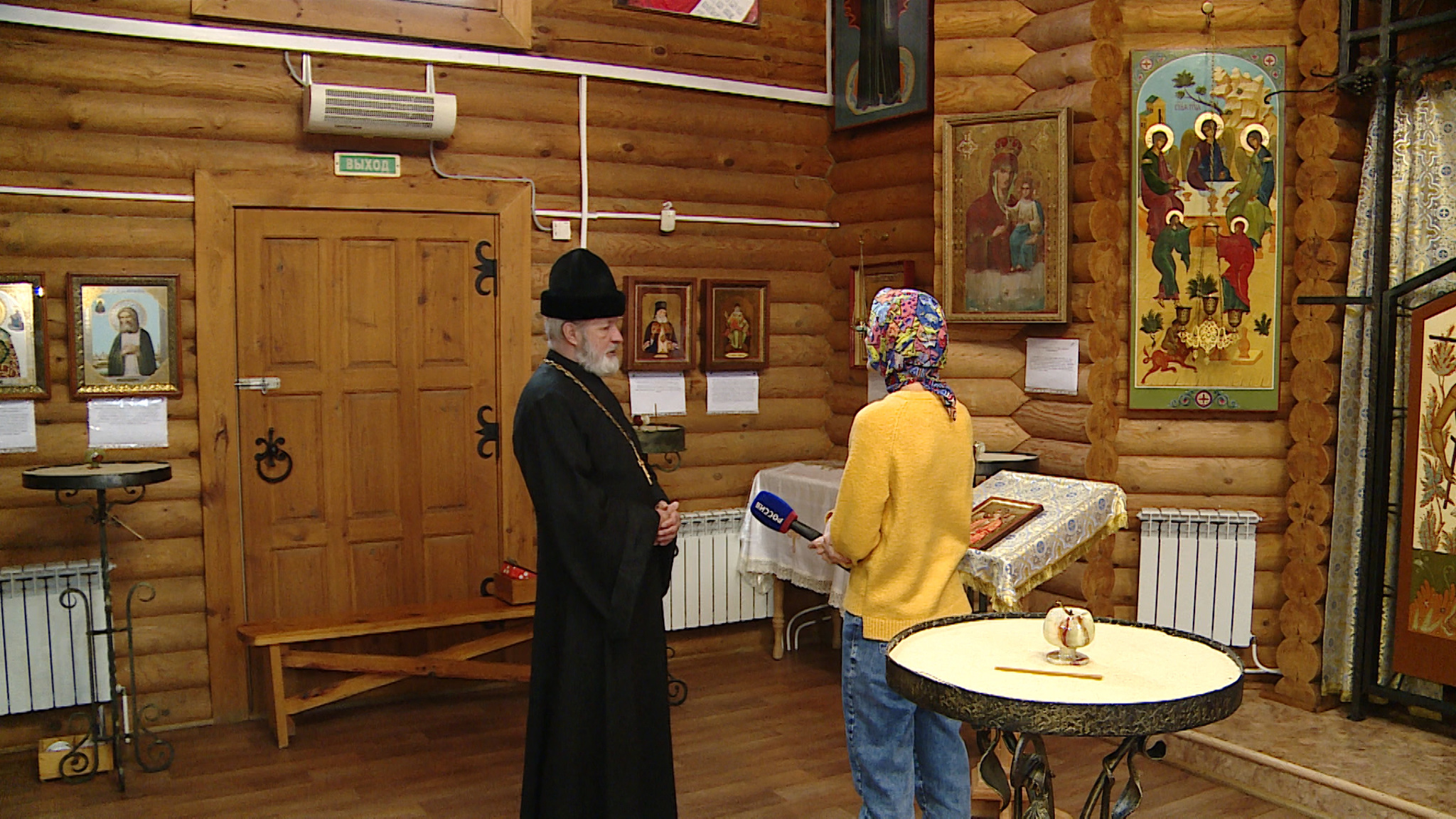 Священник раскрыл волгоградцам духовный смысл встречи Рождества