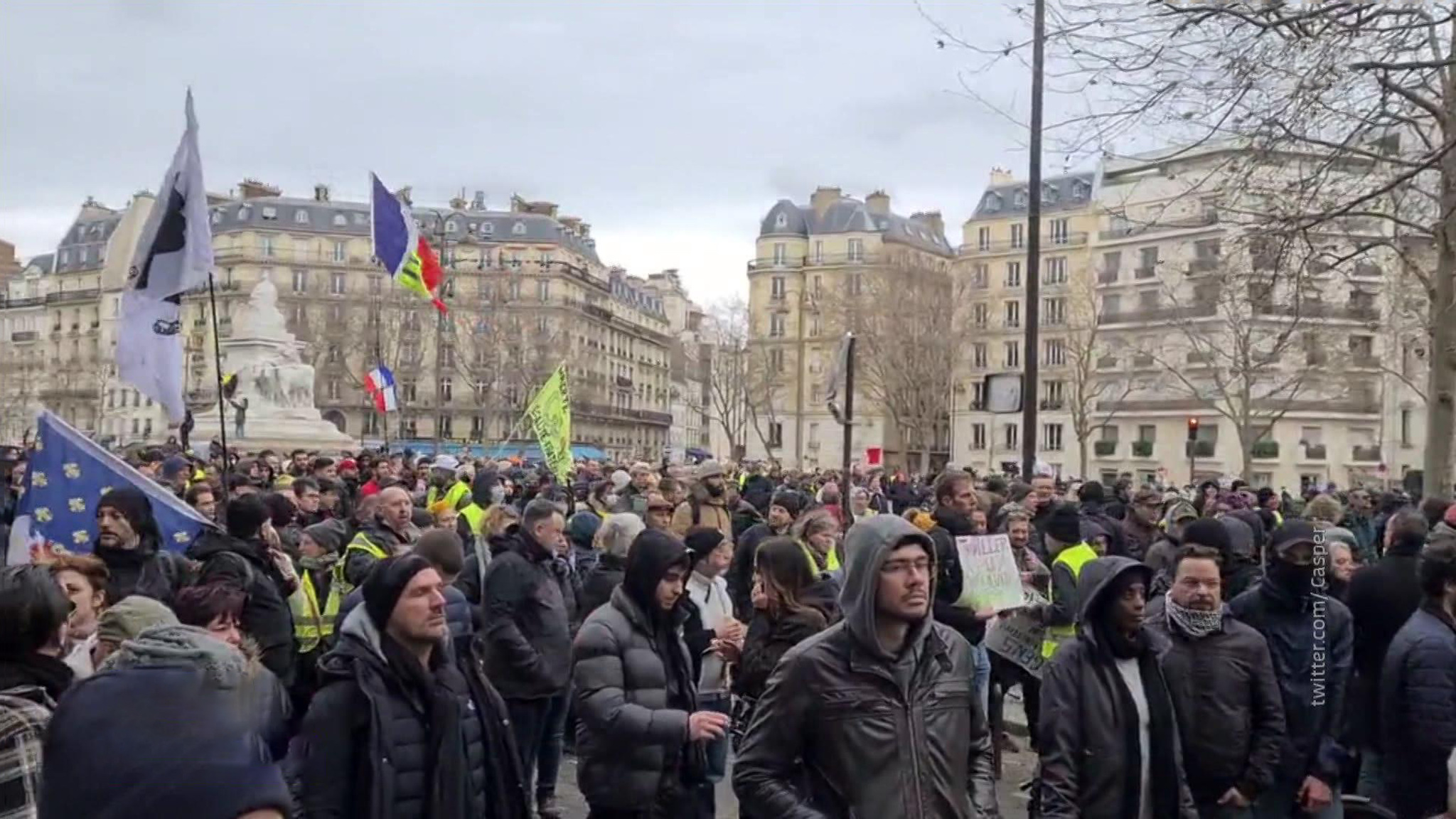 "Желтые жилеты" вернулись на улицы Парижа