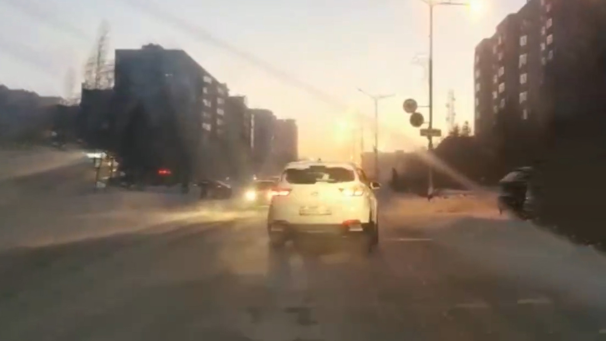 Очевидцы сняли на видео аварию на теплотрассе в Мегионе