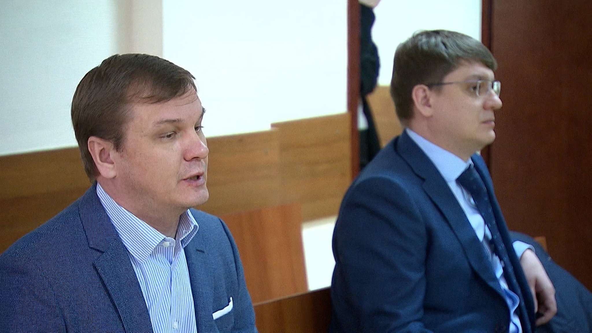 Сыновья нотариуса, напавшие на журналиста, пытаются избежать ответственности