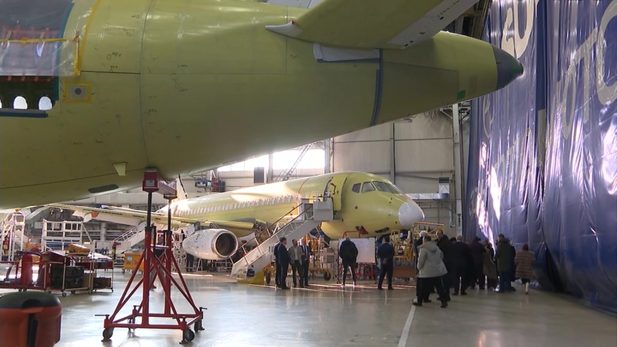 В России протестируют фюзеляж нового самолета Superjet New