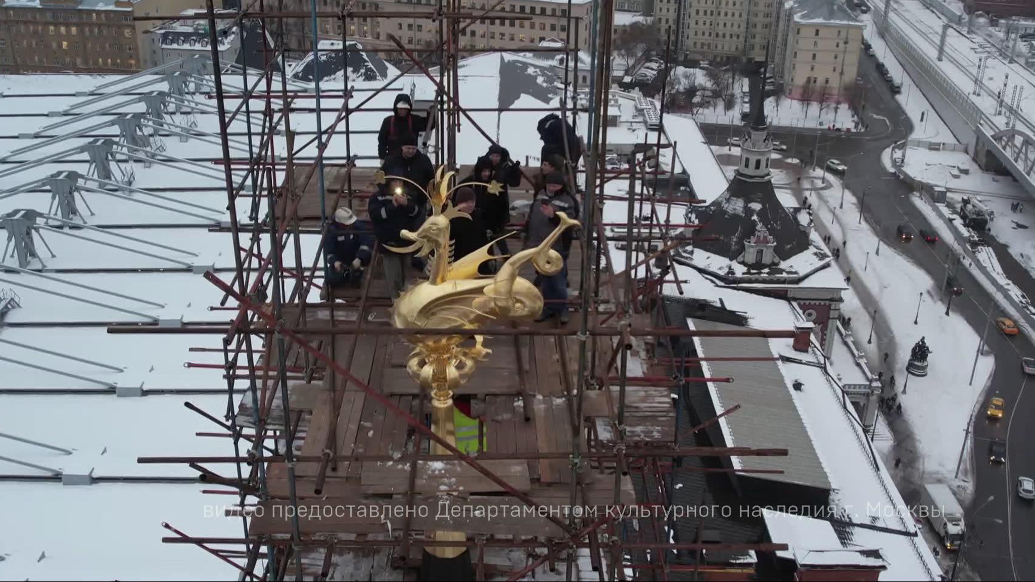 Исторический флюгер вернули на главный шпиль Казанского вокзала в Москве