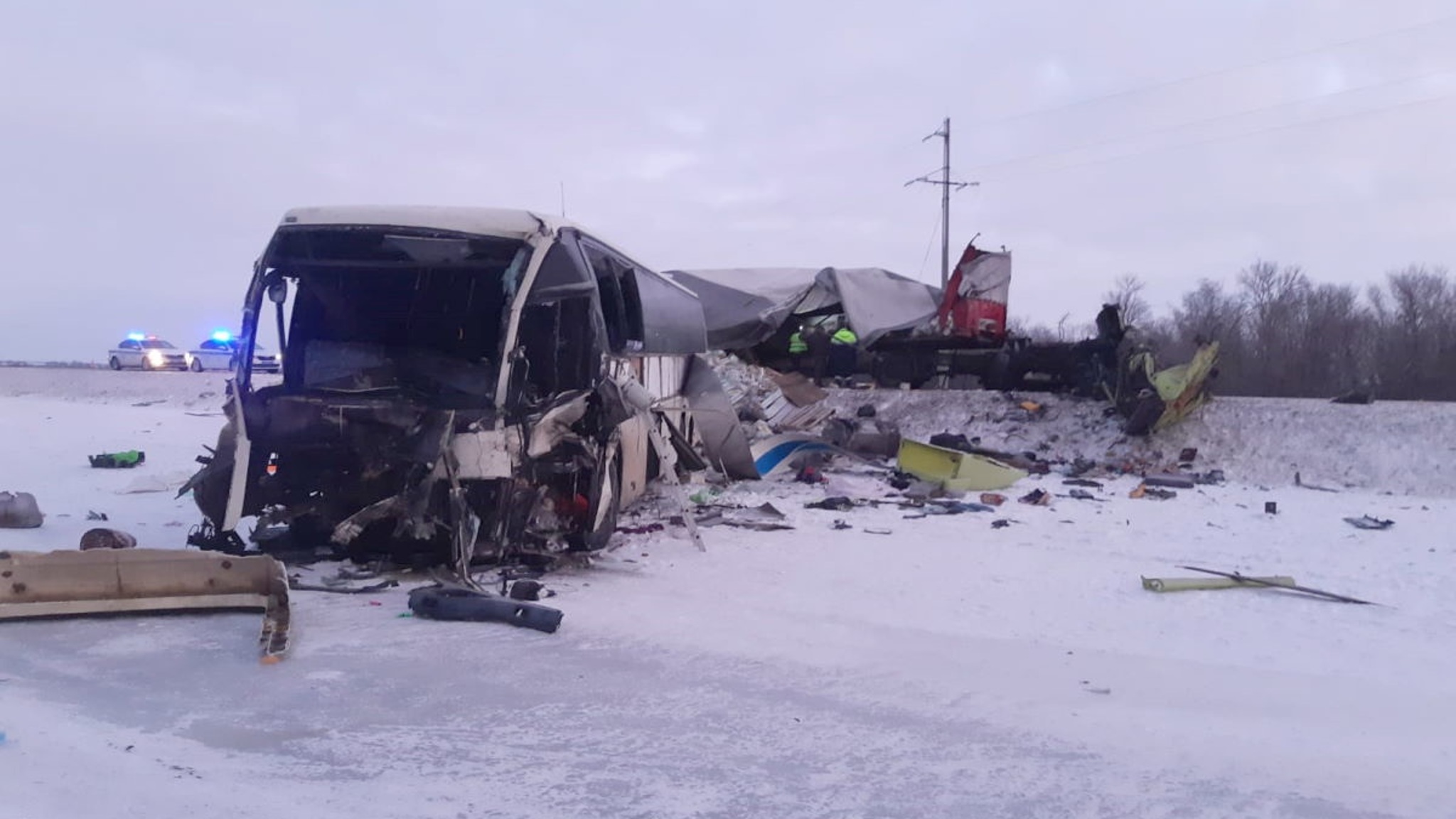 Девяти пострадавшим в ДТП пассажирам автобуса оказывают помощь волгоградские медики