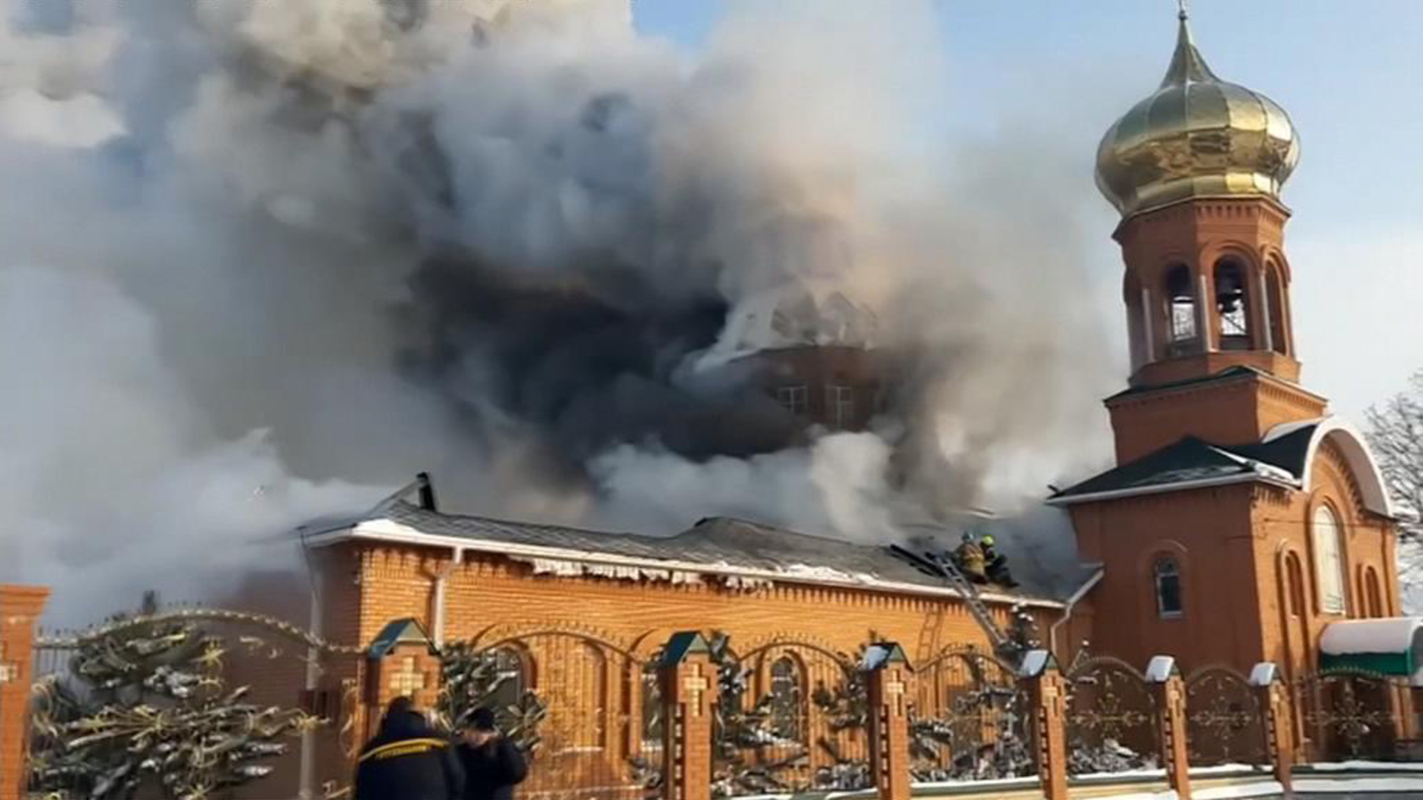 Украинские власти пытаются искоренить в стране каноническую веру